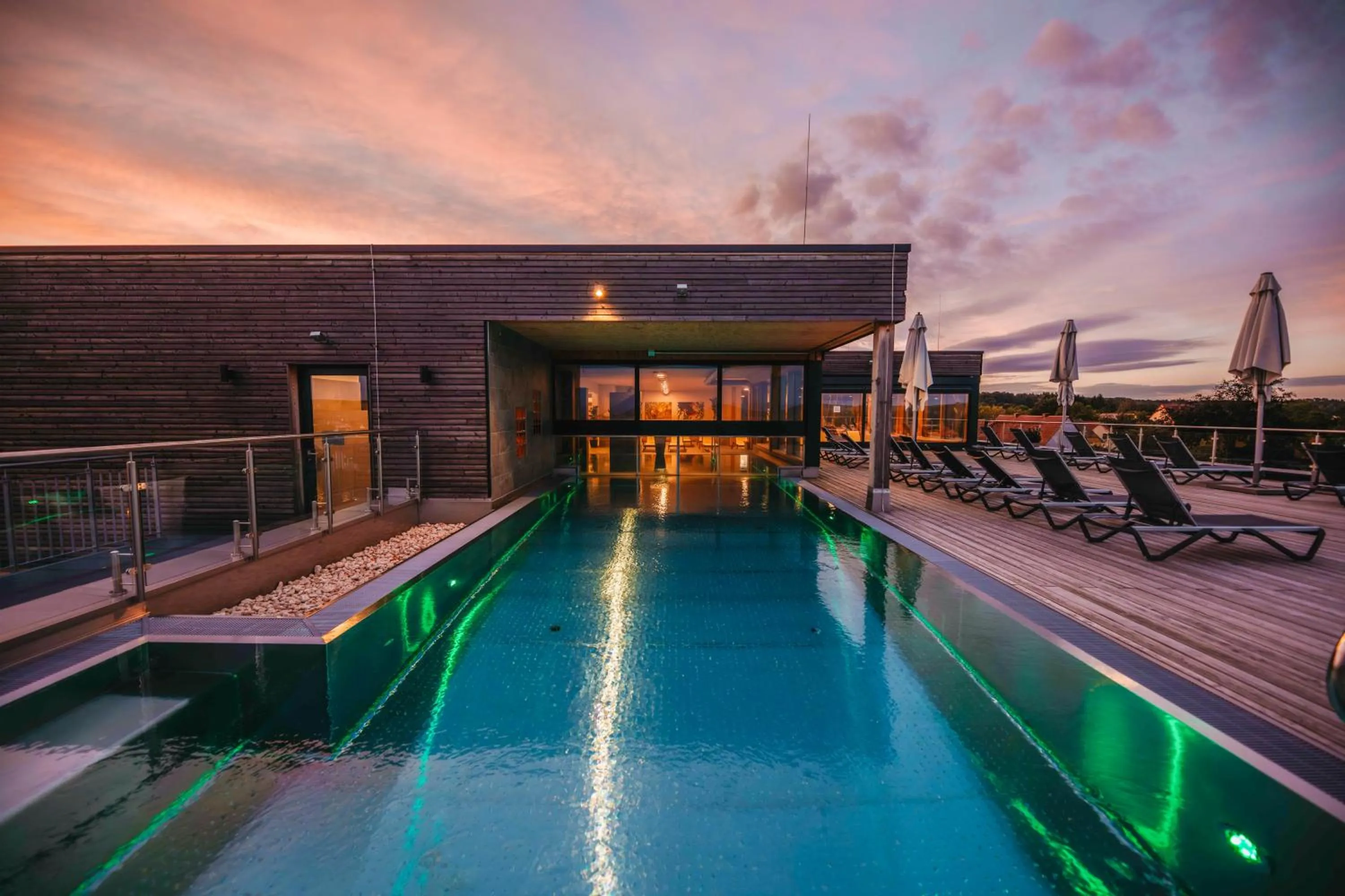 Swimming pool in Sonnenhotel Weingut Römmert Spa und Wellness