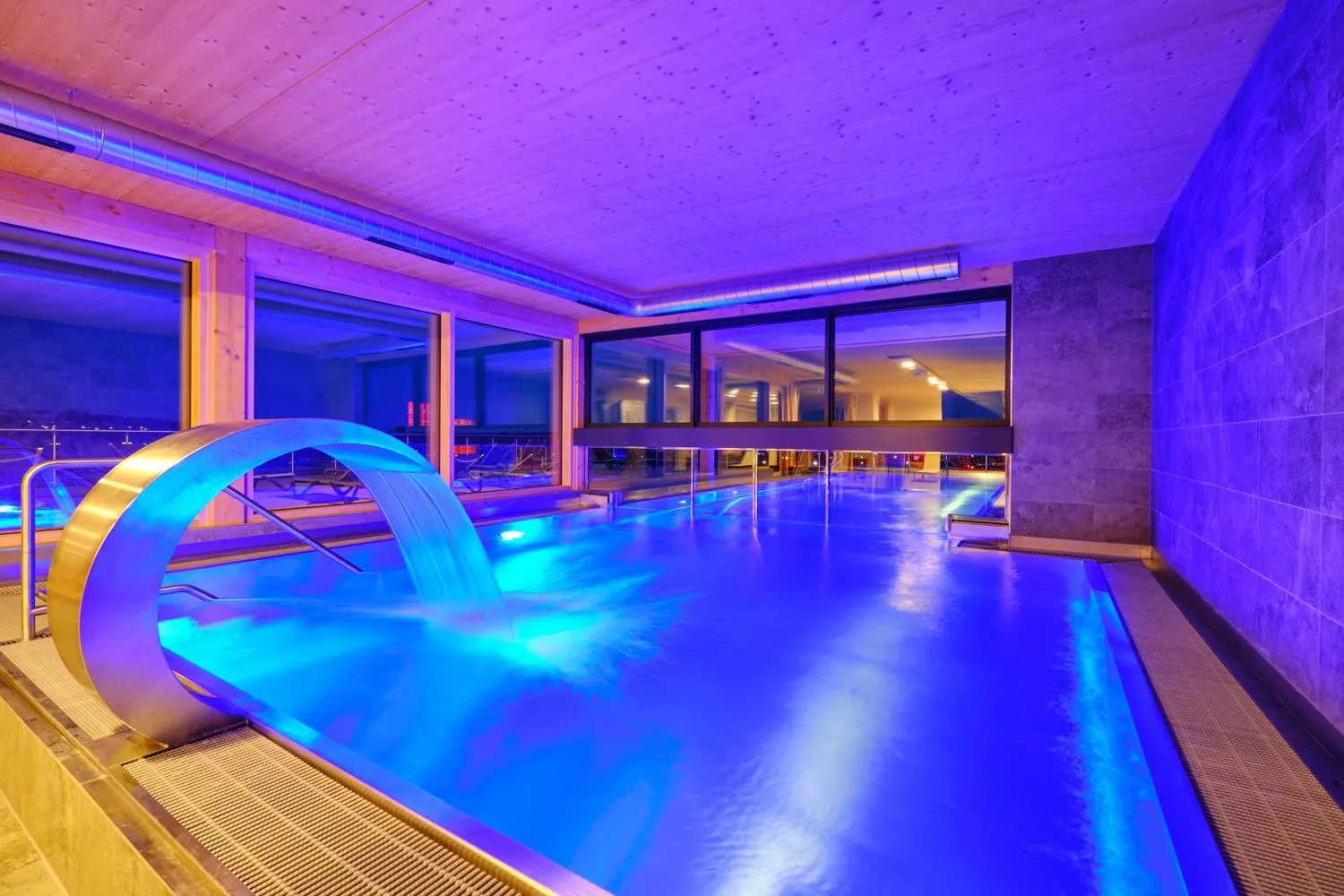 Pool view in Sonnenhotel Weingut Römmert Spa und Wellness
