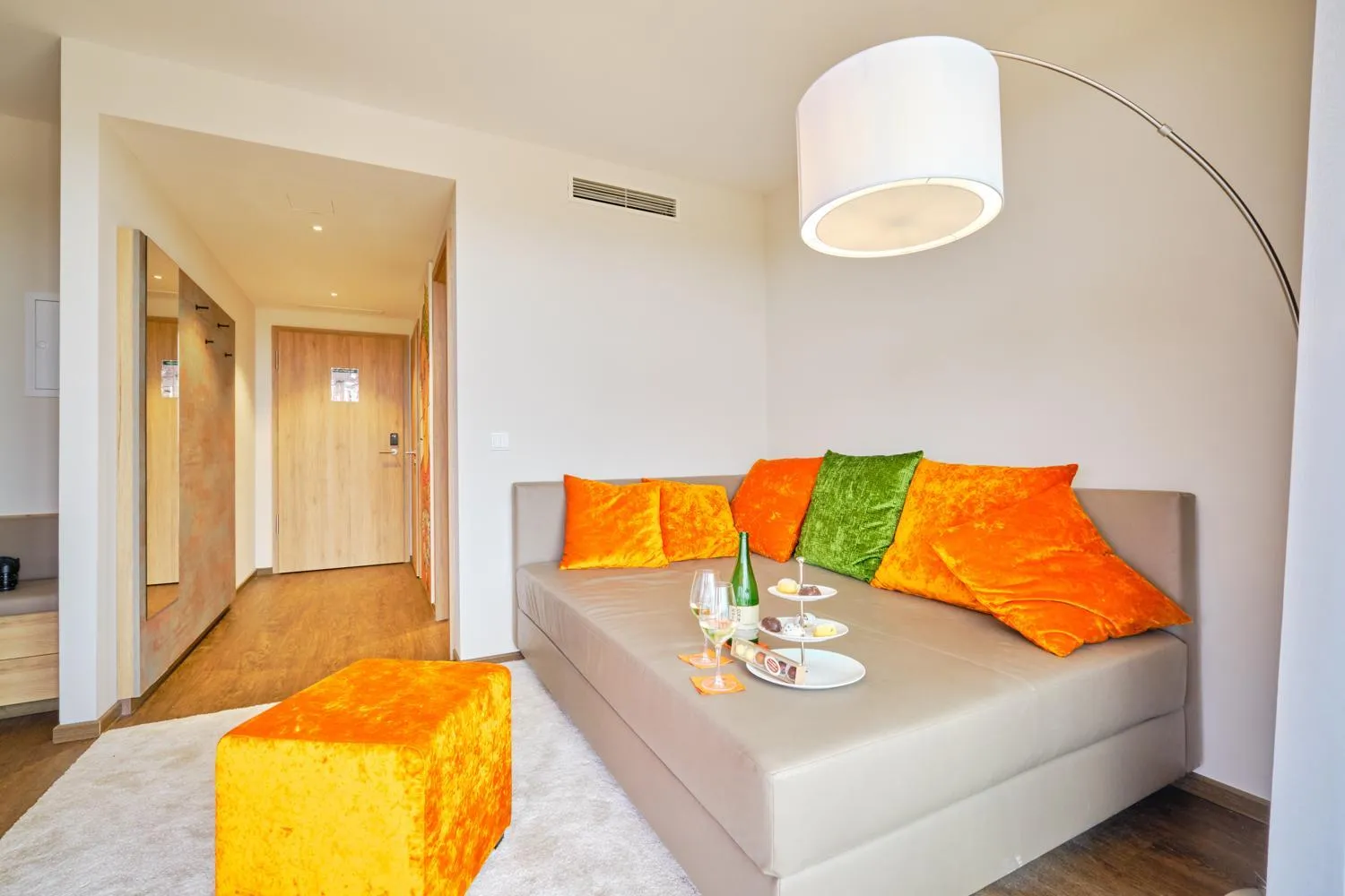 Seating area, Bed in Sonnenhotel Weingut Römmert Spa und Wellness