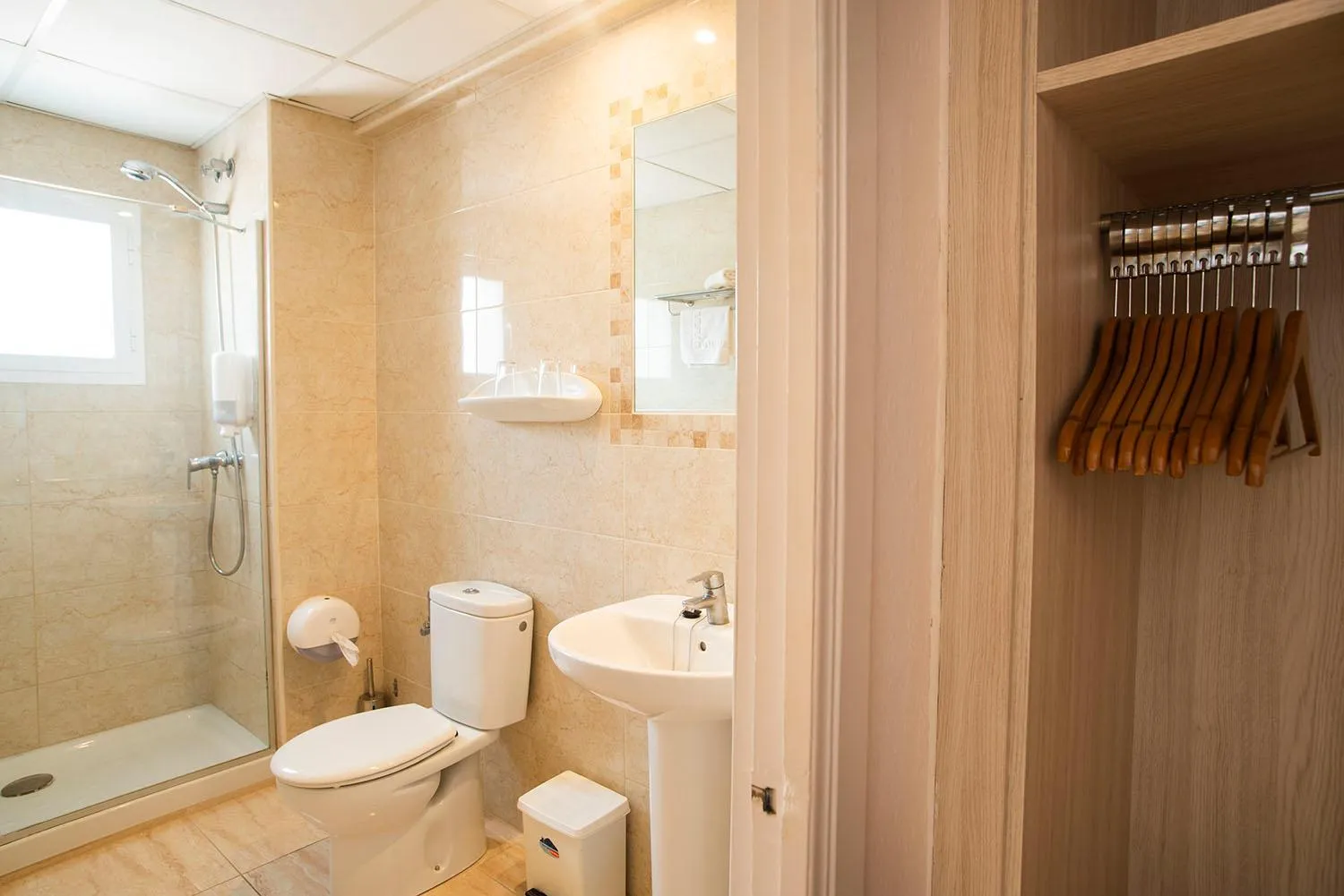 Shower in Hostal Mar y Huerta