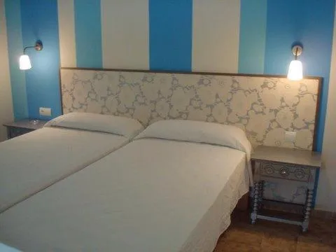 Photo of the whole room, Bed in Can Jurat