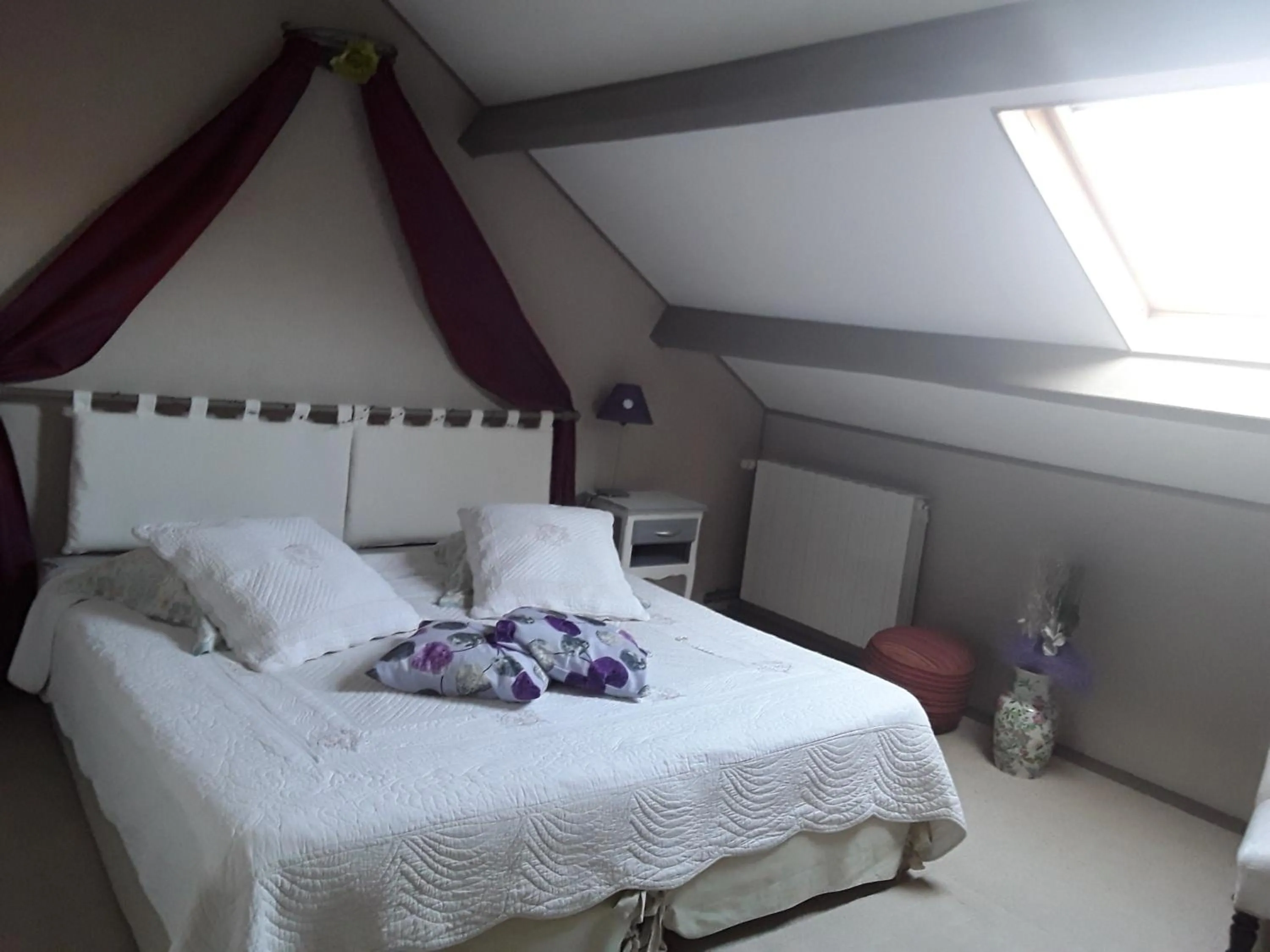 Bed in La Belvinière Chambres et table d'hôtes