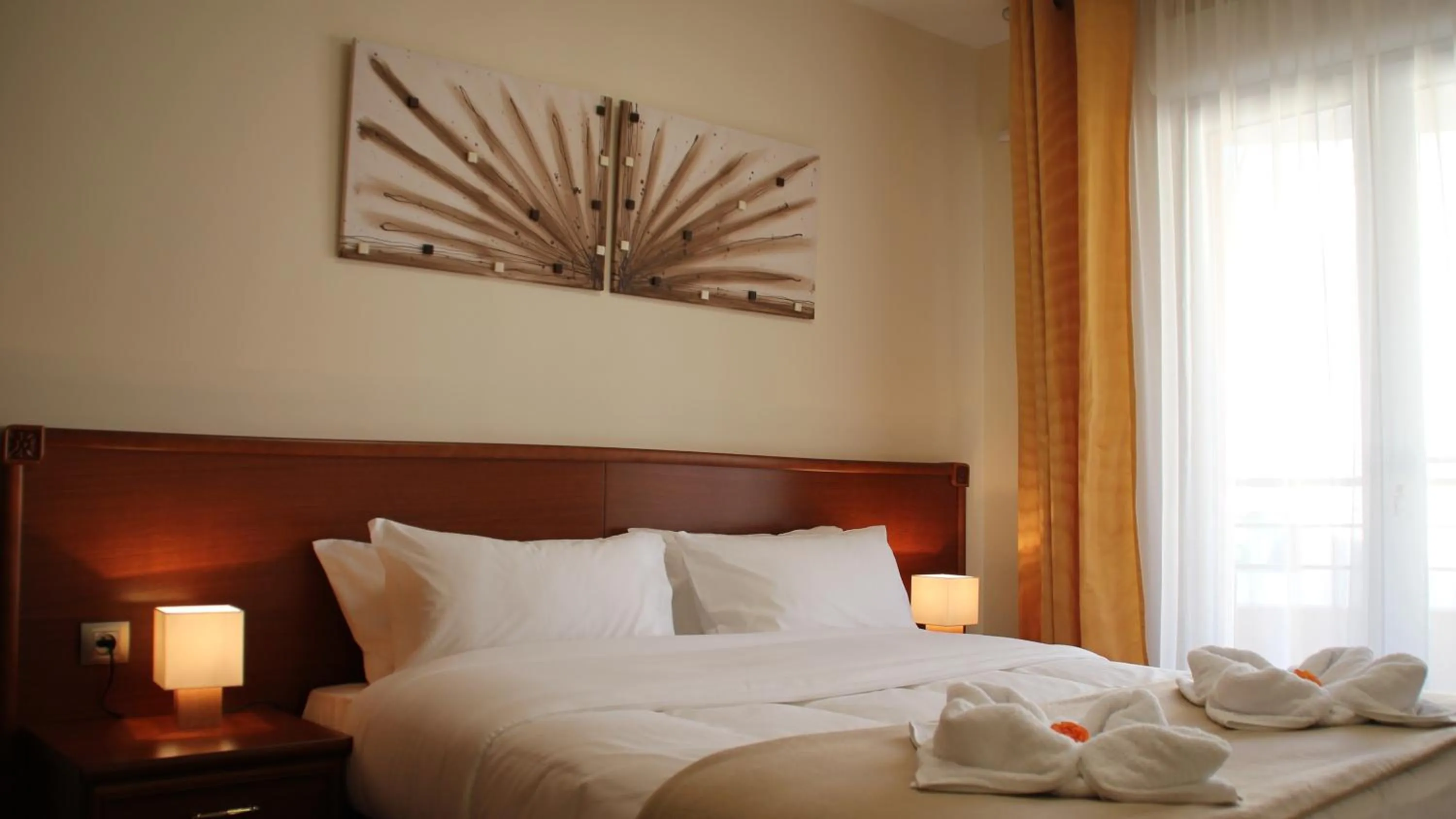 Bedroom, Bed in The Originals Boutique, Hotel l'Occitan, Aubagne