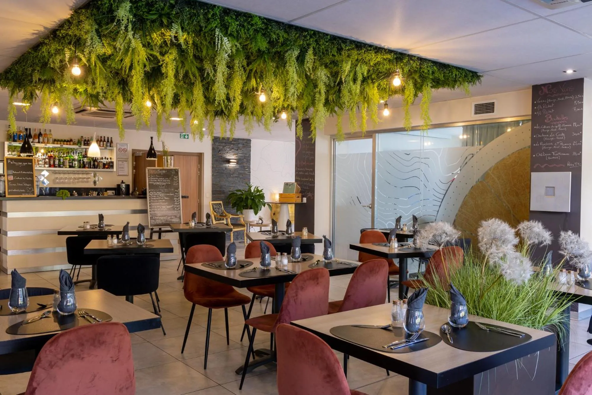 Restaurant/places to eat in The Originals Boutique, Hotel l'Occitan, Aubagne