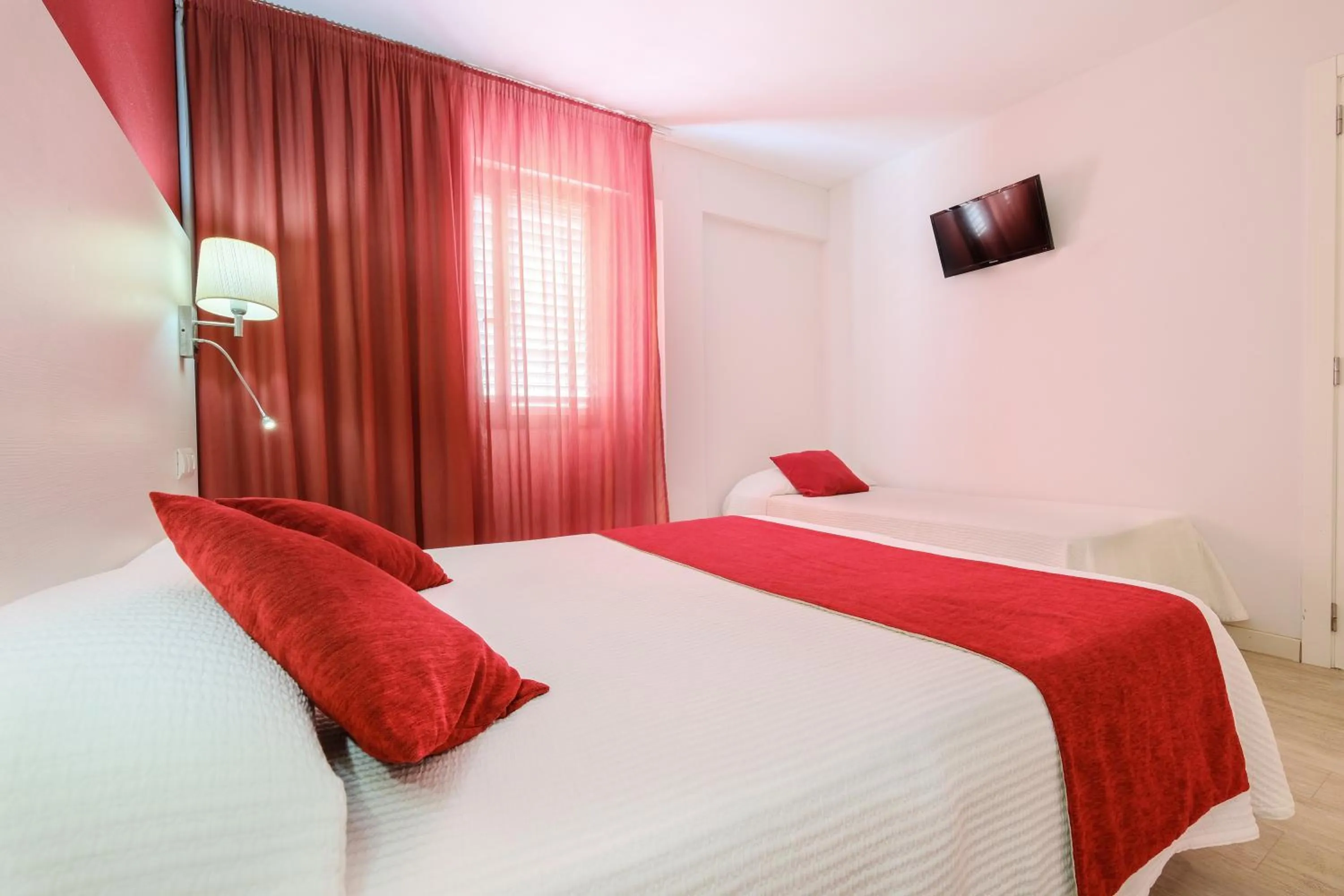 Decorative detail, Bed in azuLine Hostal Marino