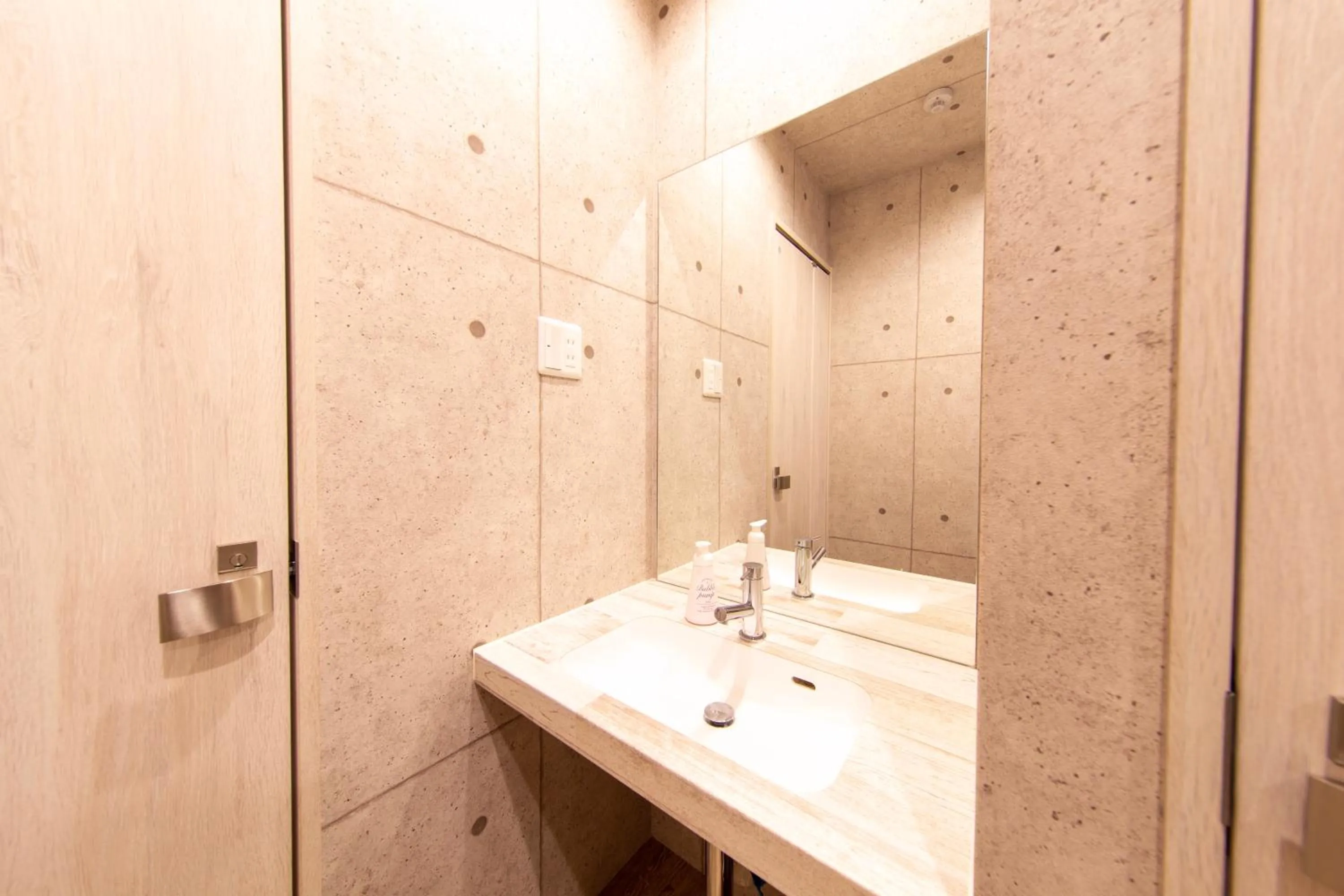 Guest House GORILLA!