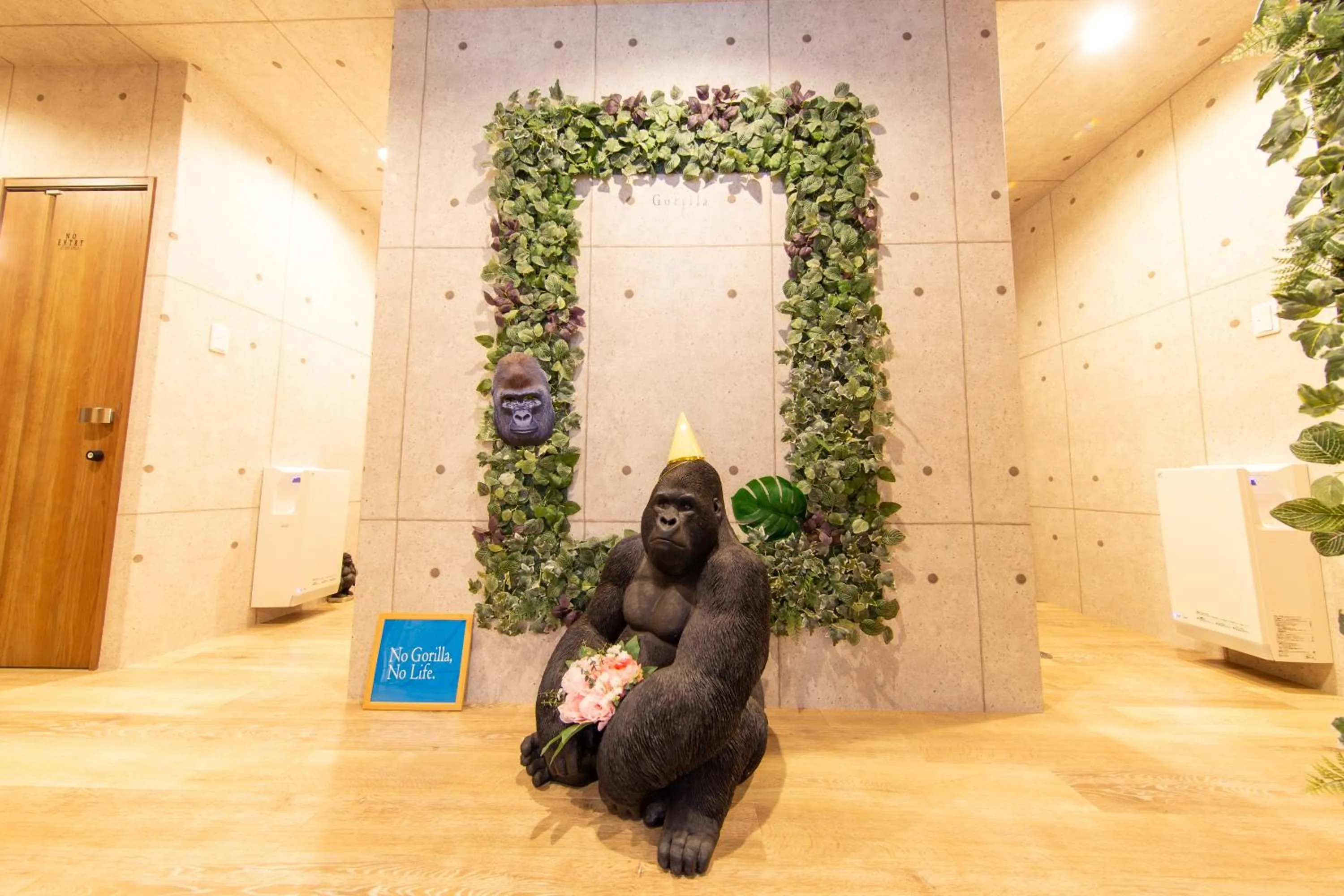 Guest House GORILLA!