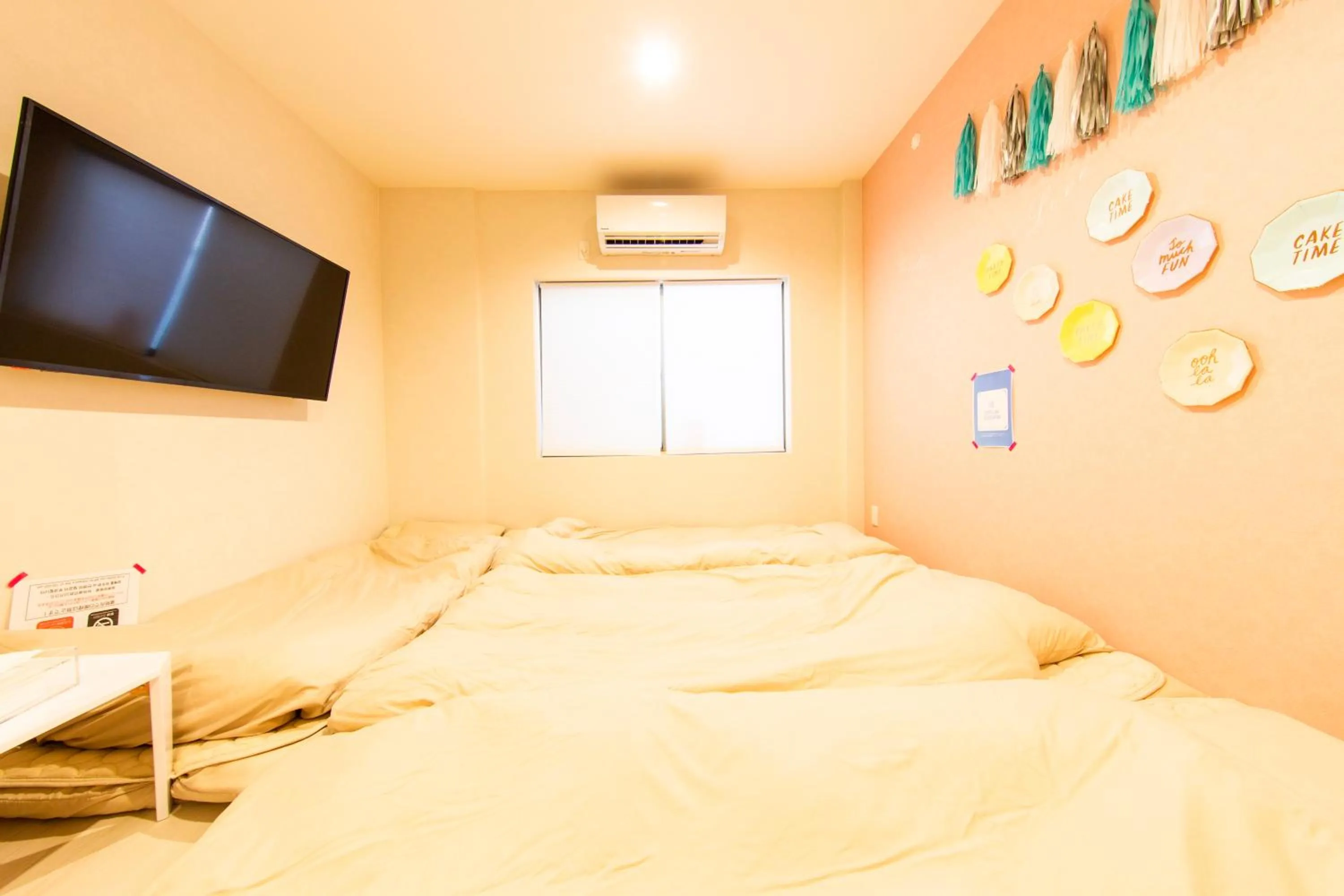 Bed in Guest House GORILLA!