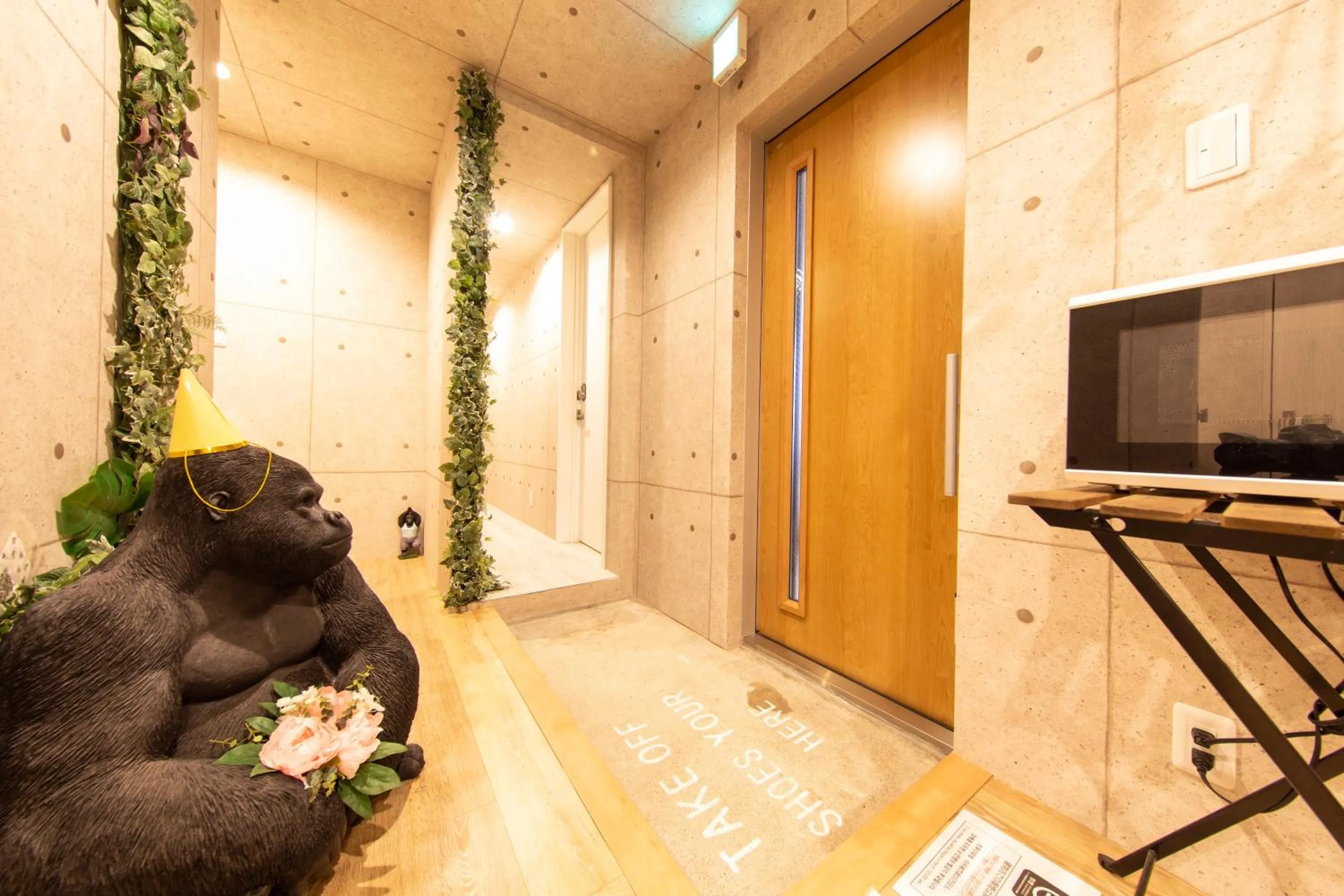 Guest House GORILLA!