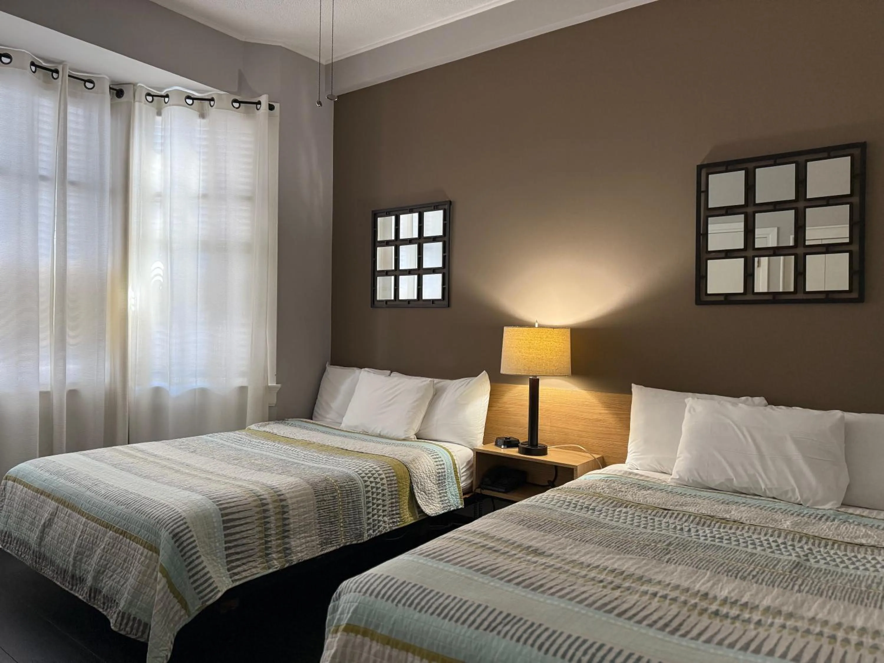 Bedroom, Bed in Touchstone Hotel - City Center