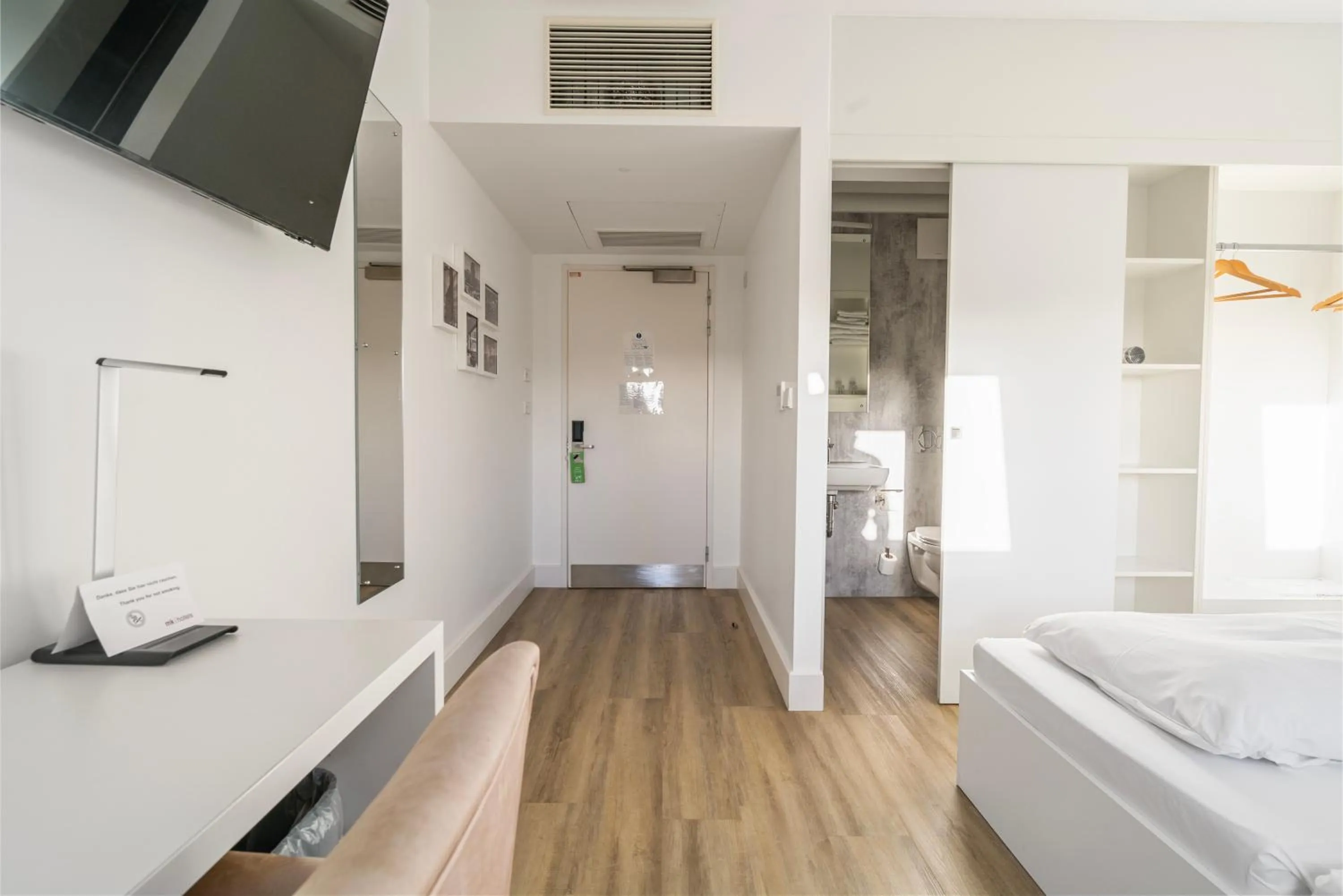 Photo of the whole room, Bed in mk hotel london