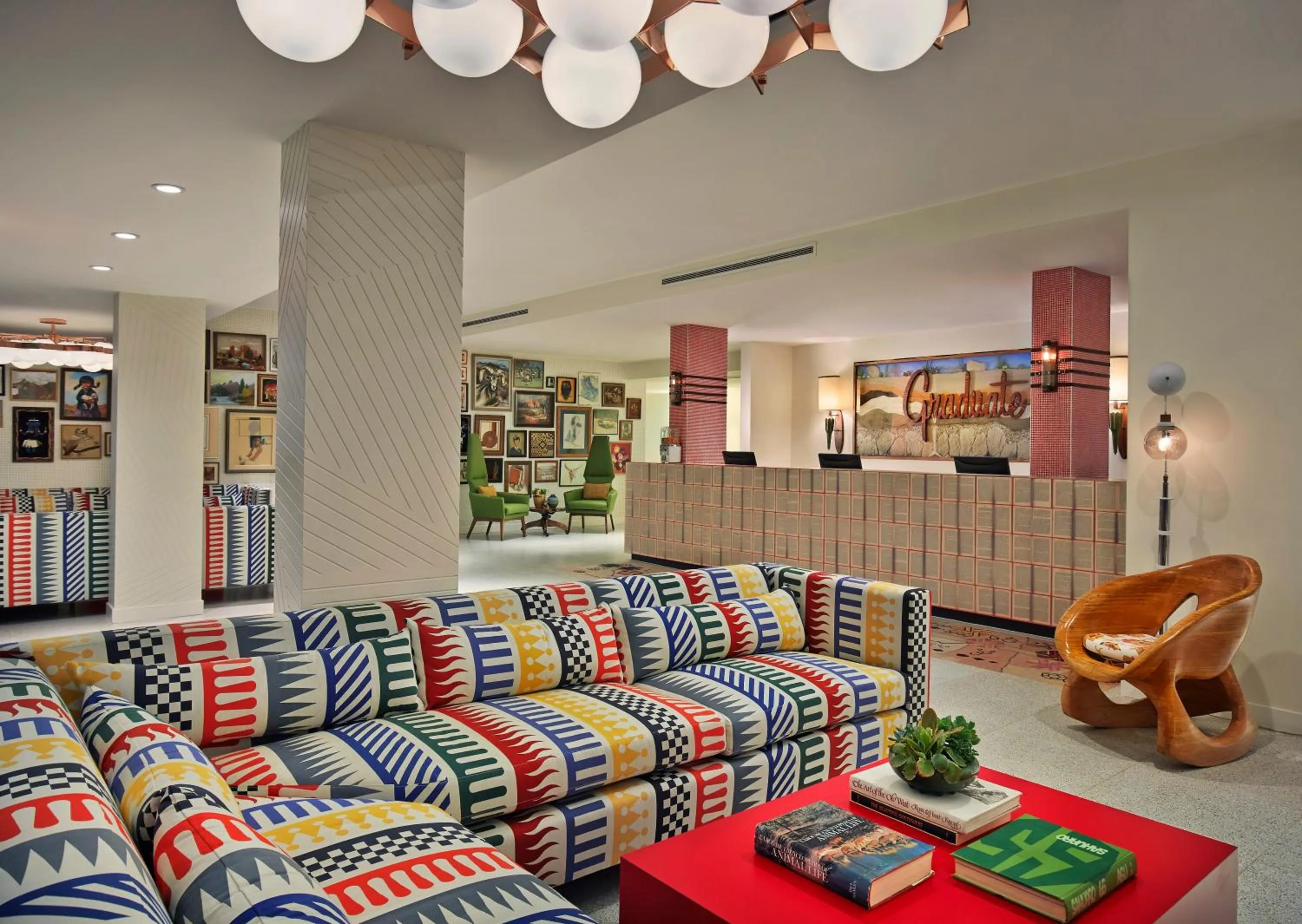 Communal lounge/ TV room in Graduate by Hilton Tempe