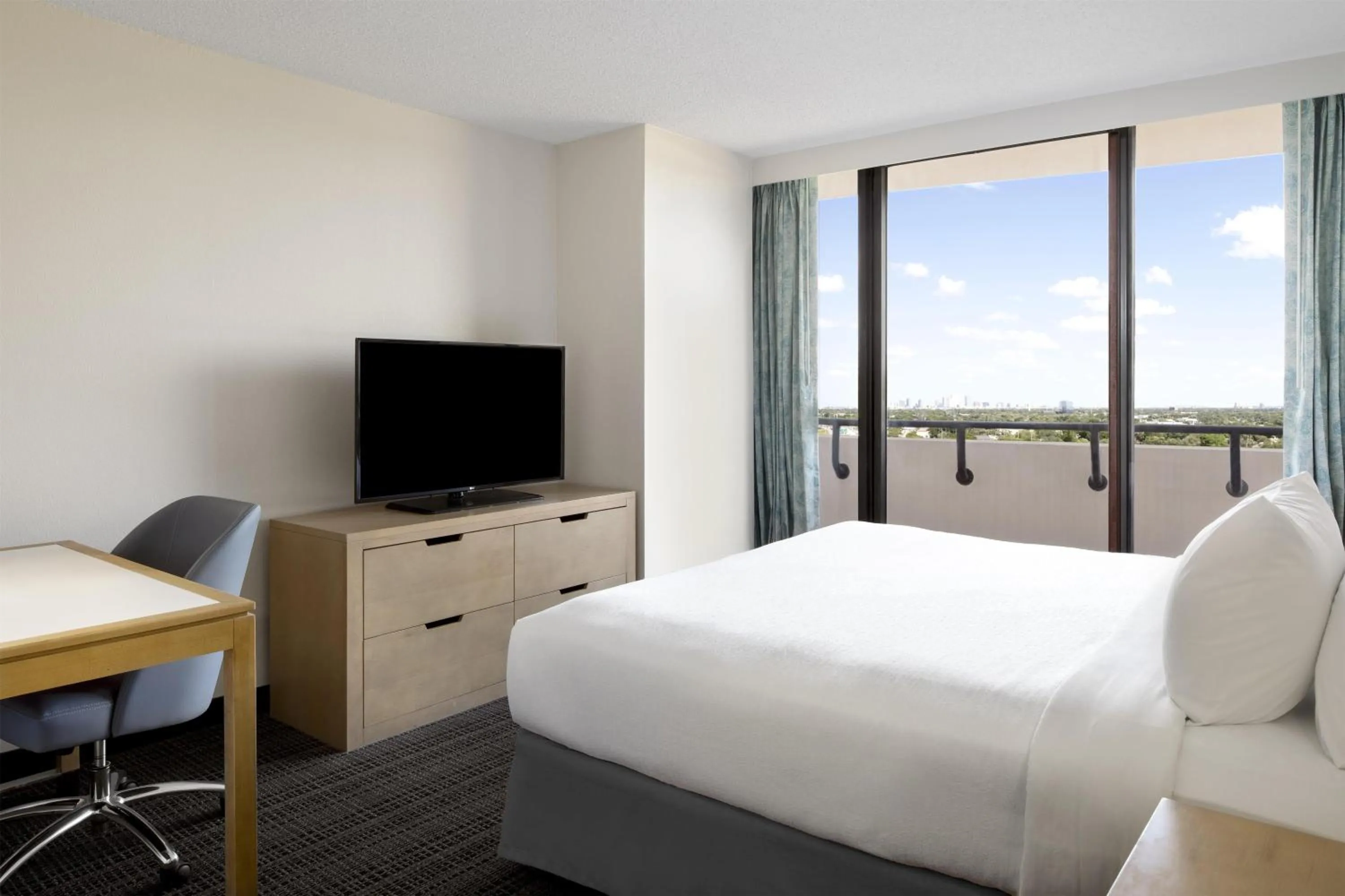 Bedroom, Bed in Embassy Suites by Hilton Tampa Airport Westshore