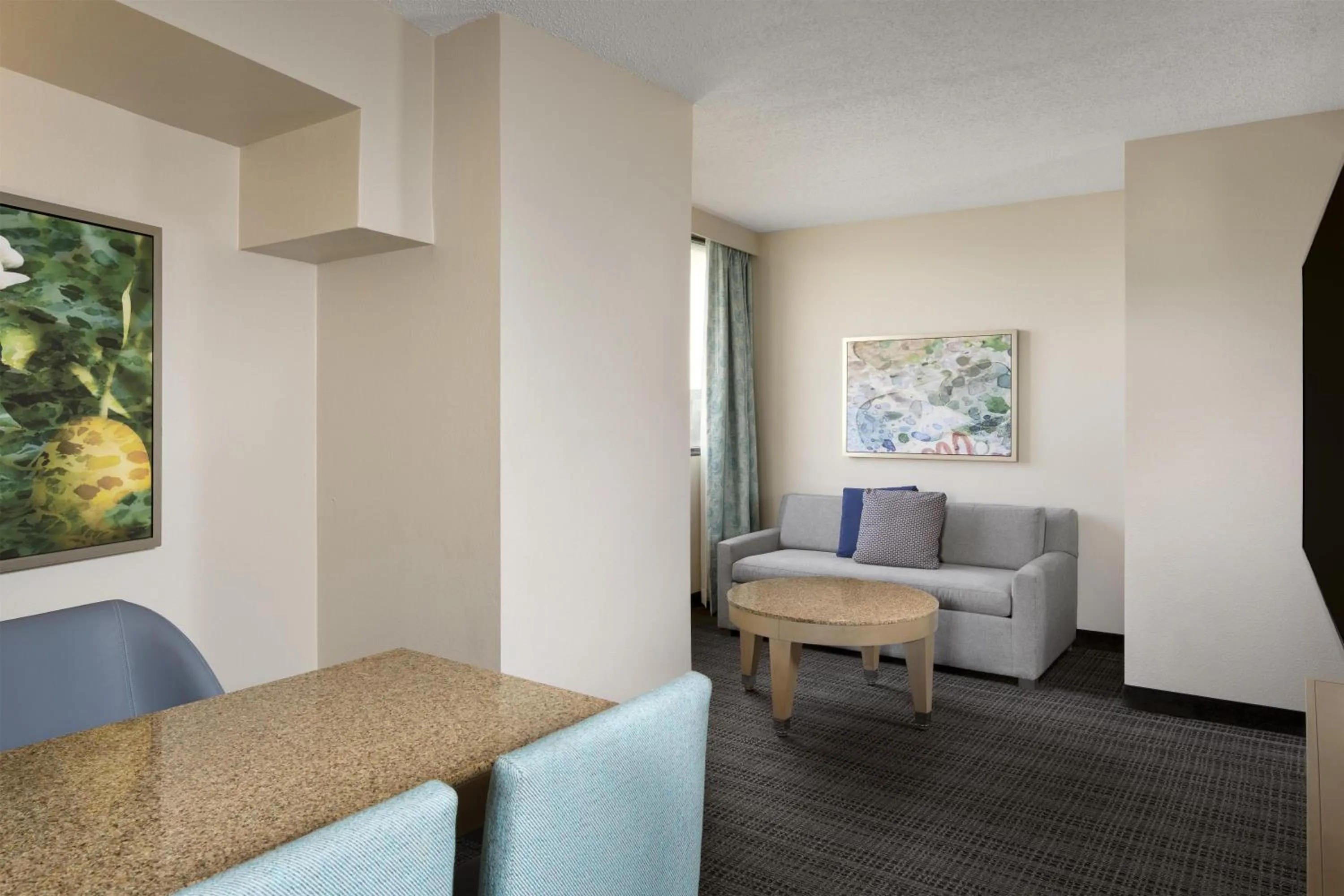 Living room in Embassy Suites by Hilton Tampa Airport Westshore