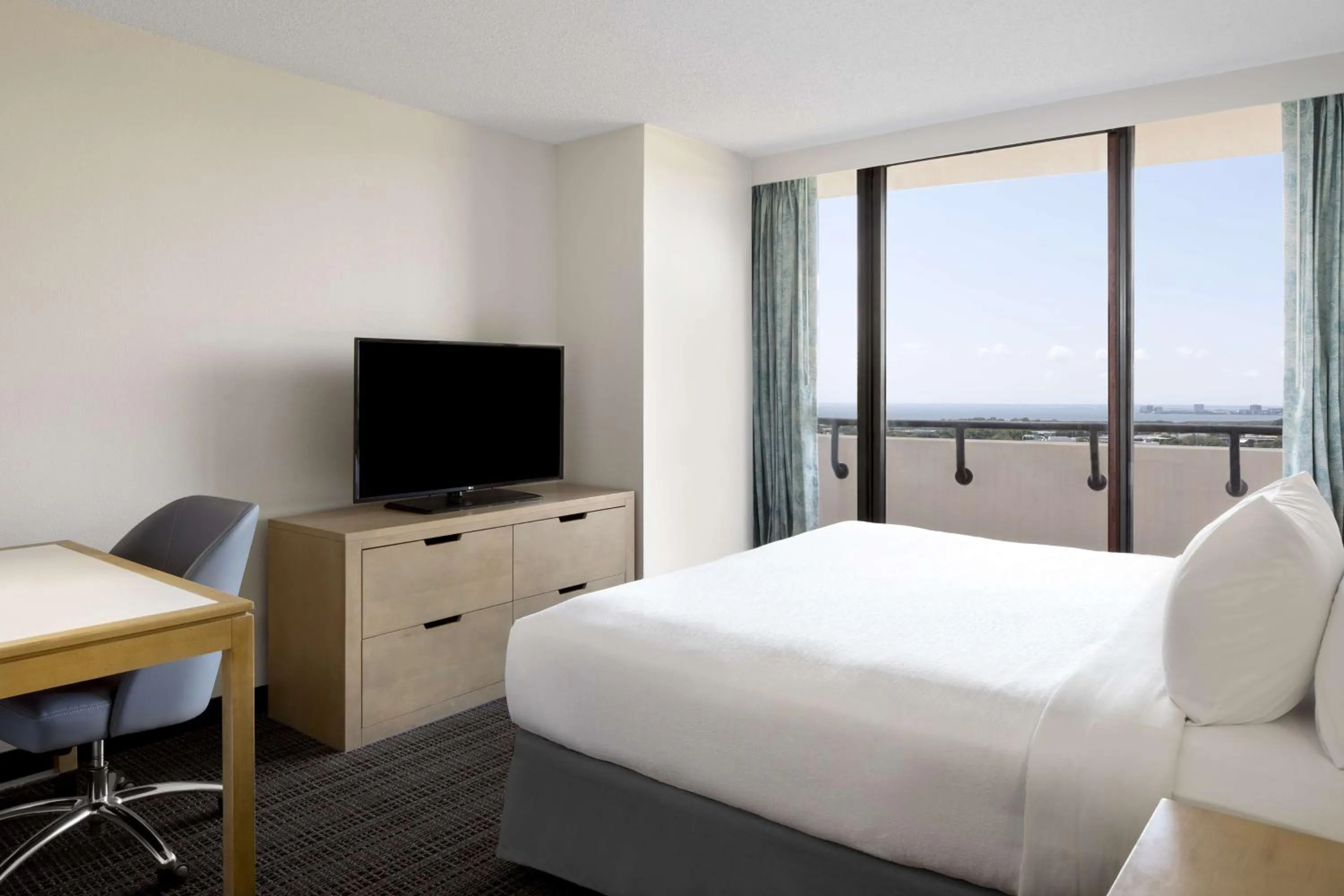 Bed in Embassy Suites by Hilton Tampa Airport Westshore