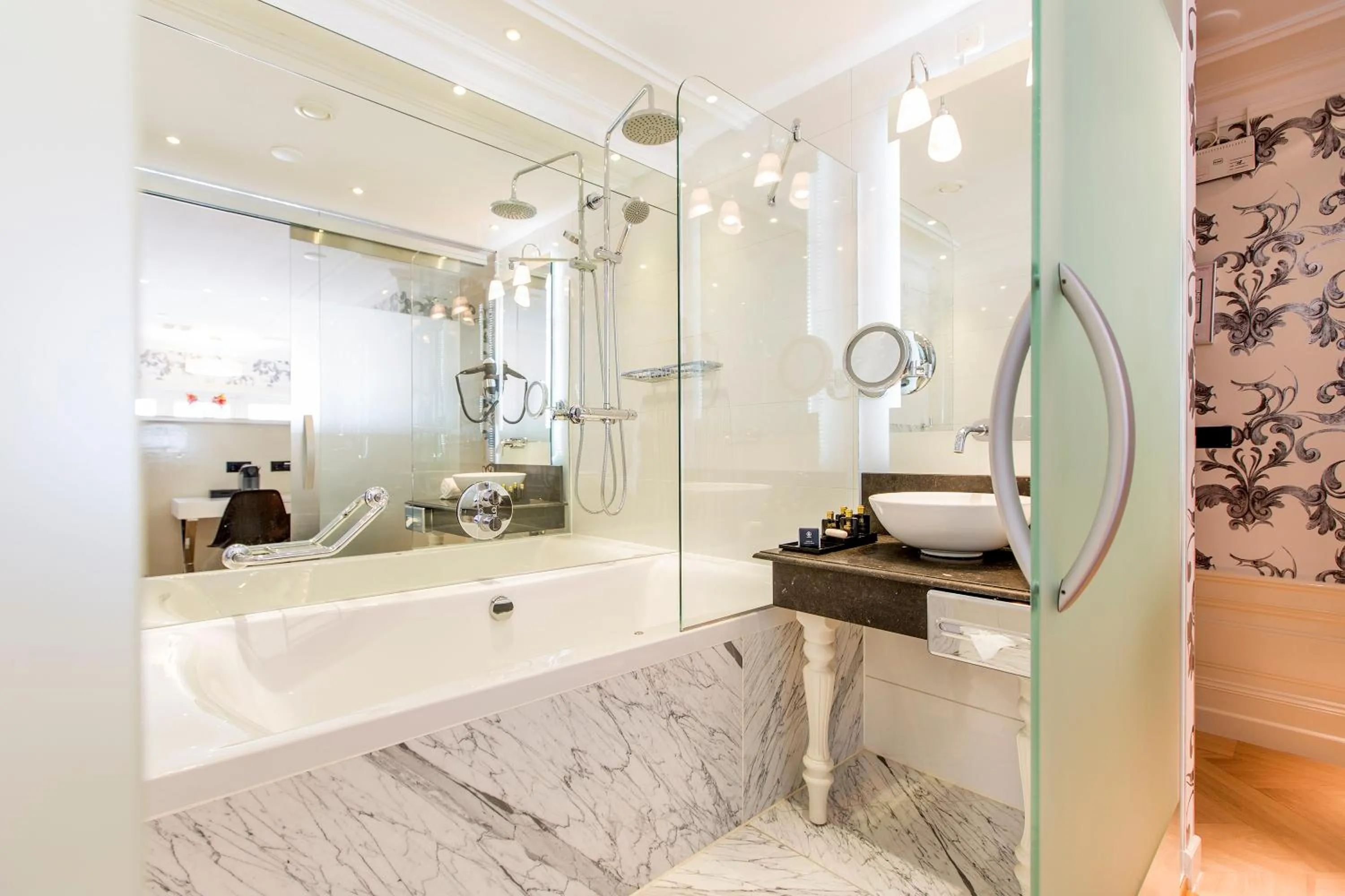 Bathroom in Amsterdam Canal Hotel