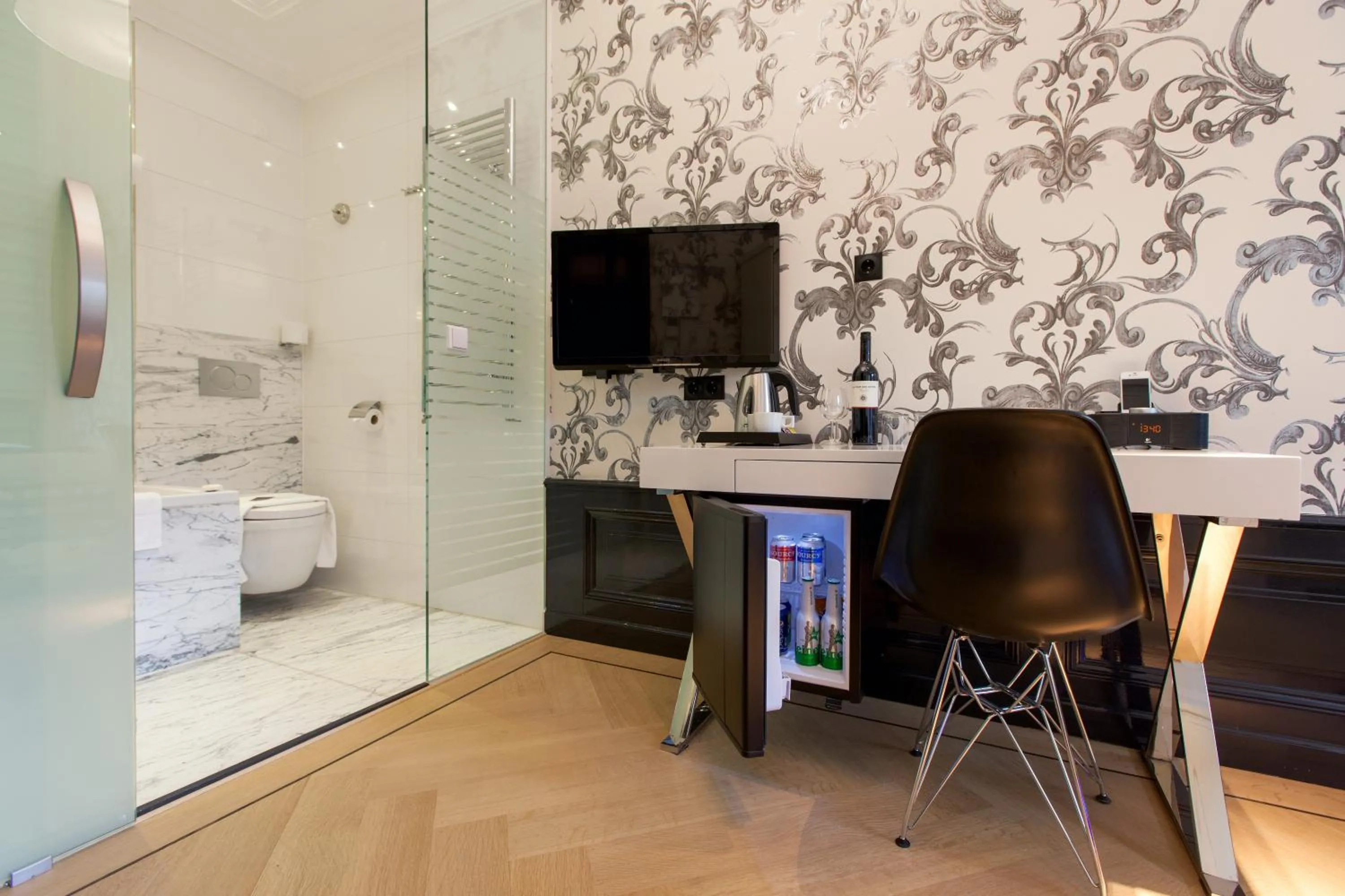 Seating area in Amsterdam Canal Hotel