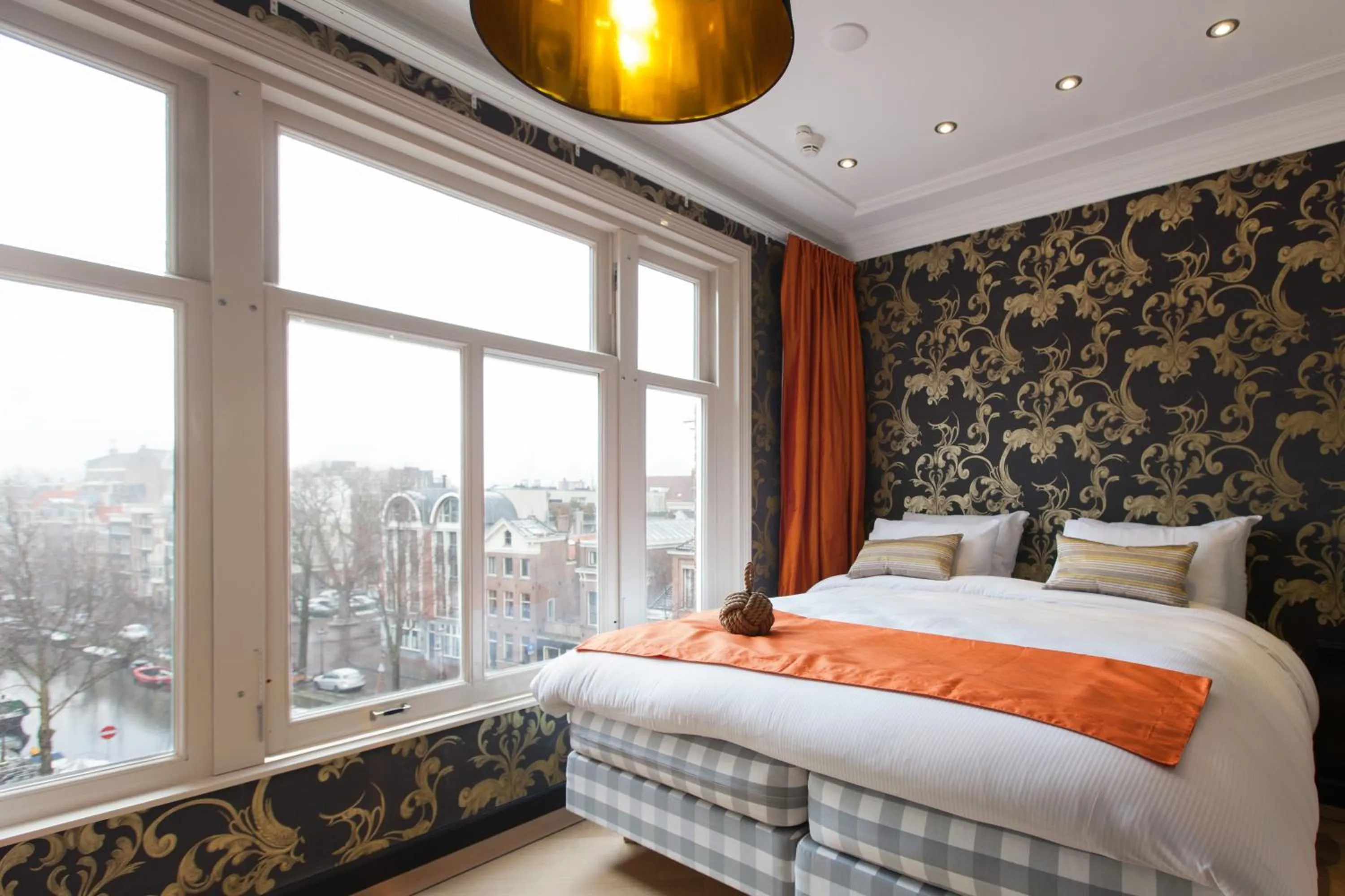 Bed in Amsterdam Canal Hotel