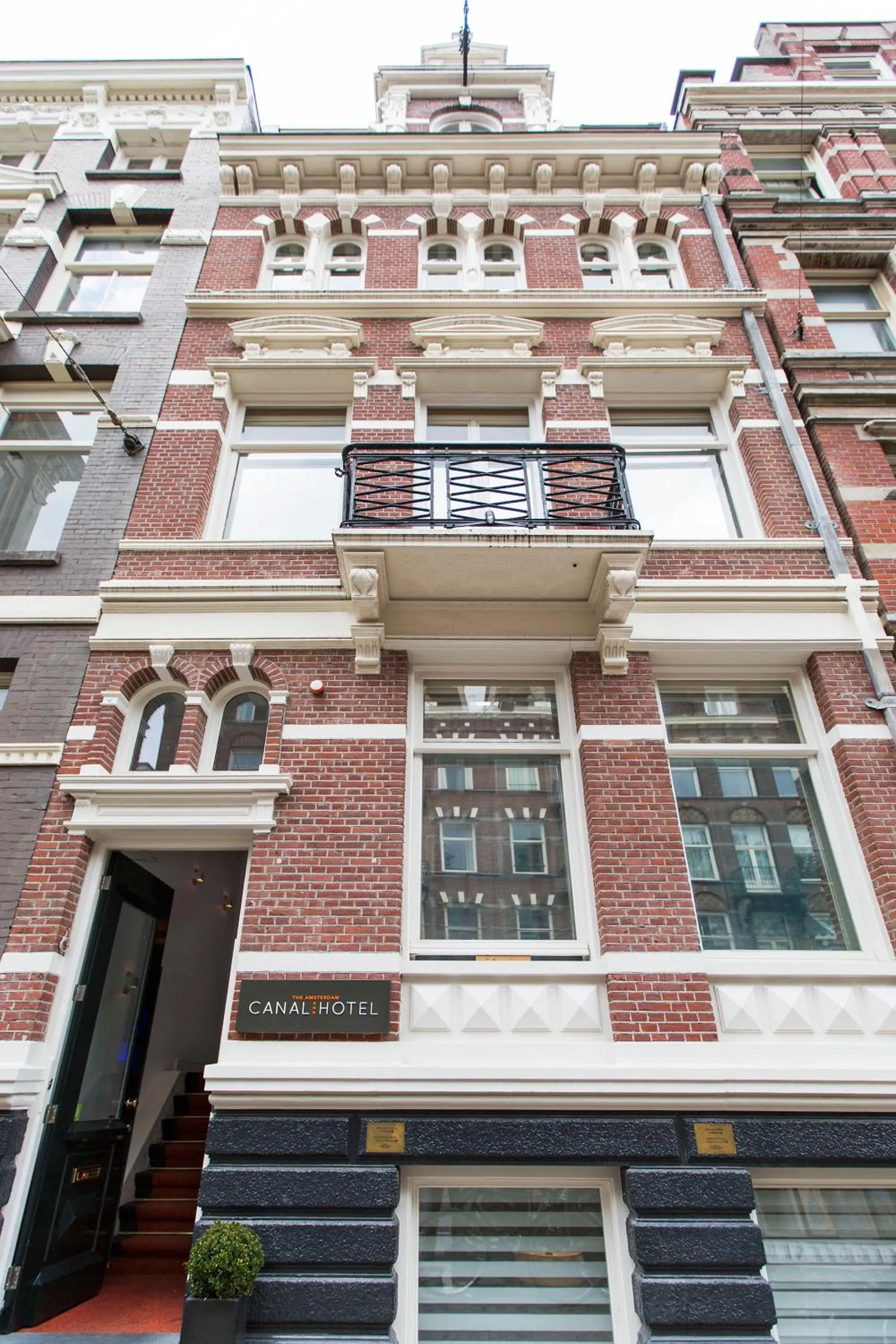 Facade/entrance in Amsterdam Canal Hotel