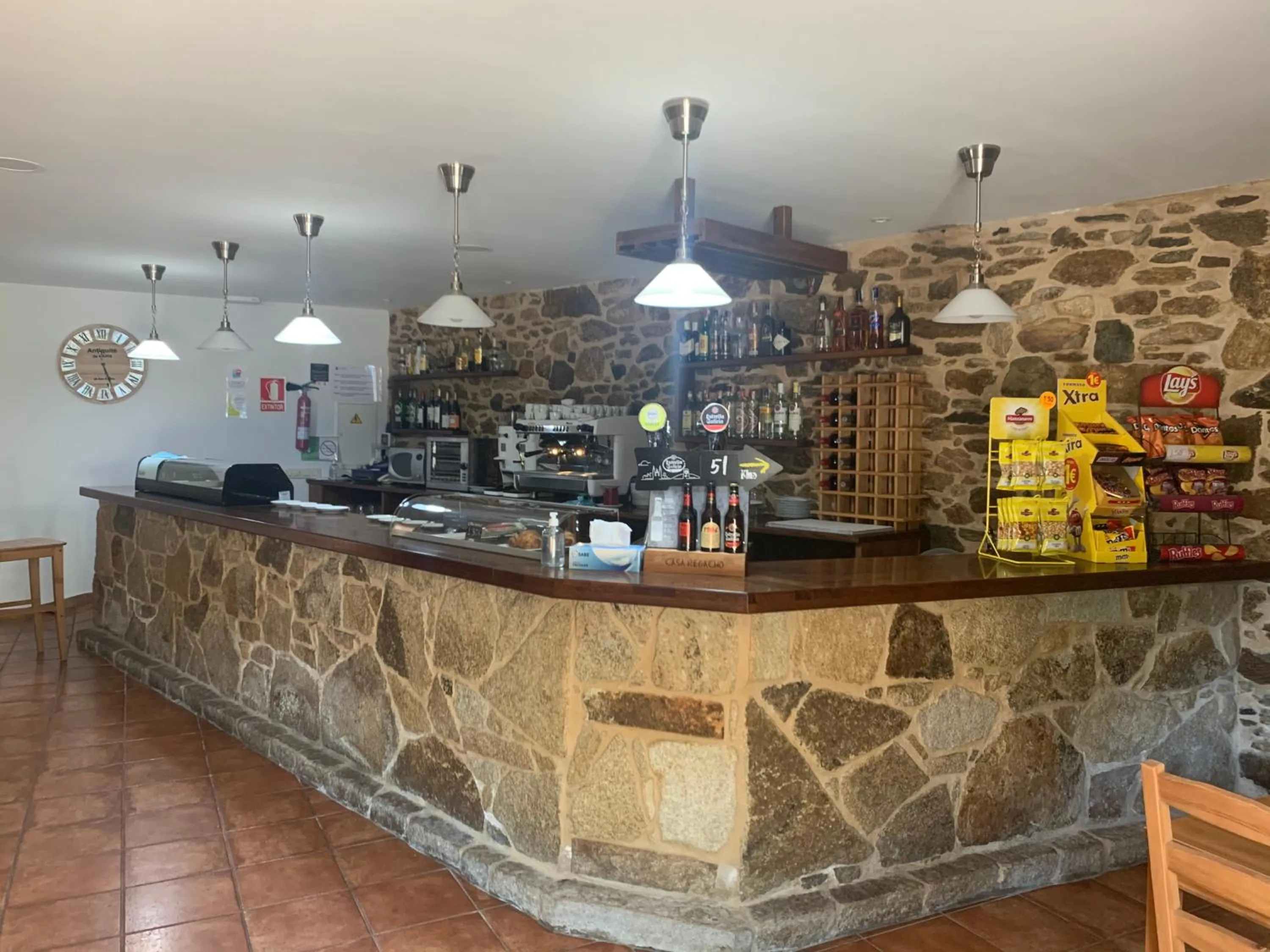 Lounge or bar in Albergue Ponte Olveira