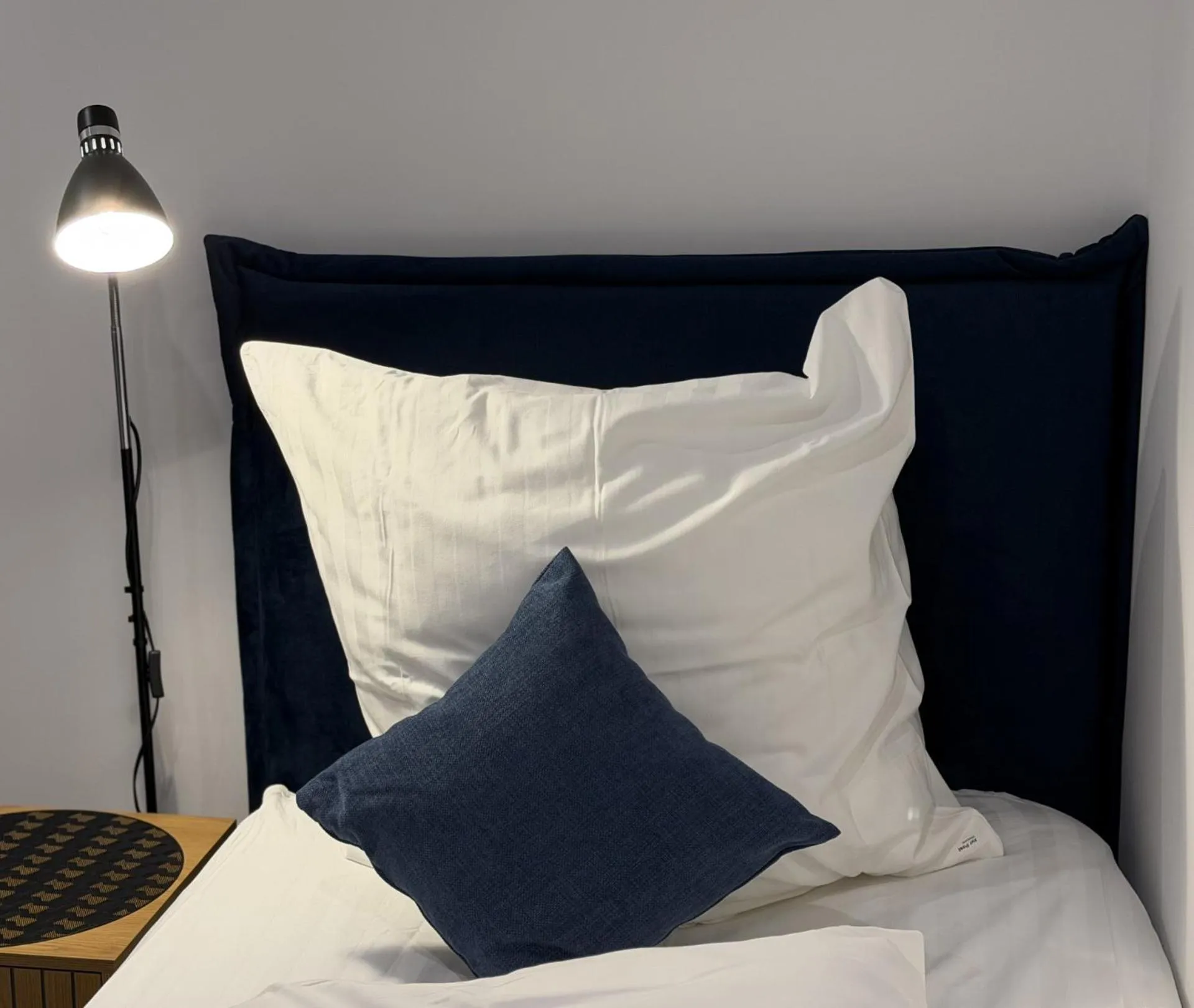 Bed in Hotel Zur Post