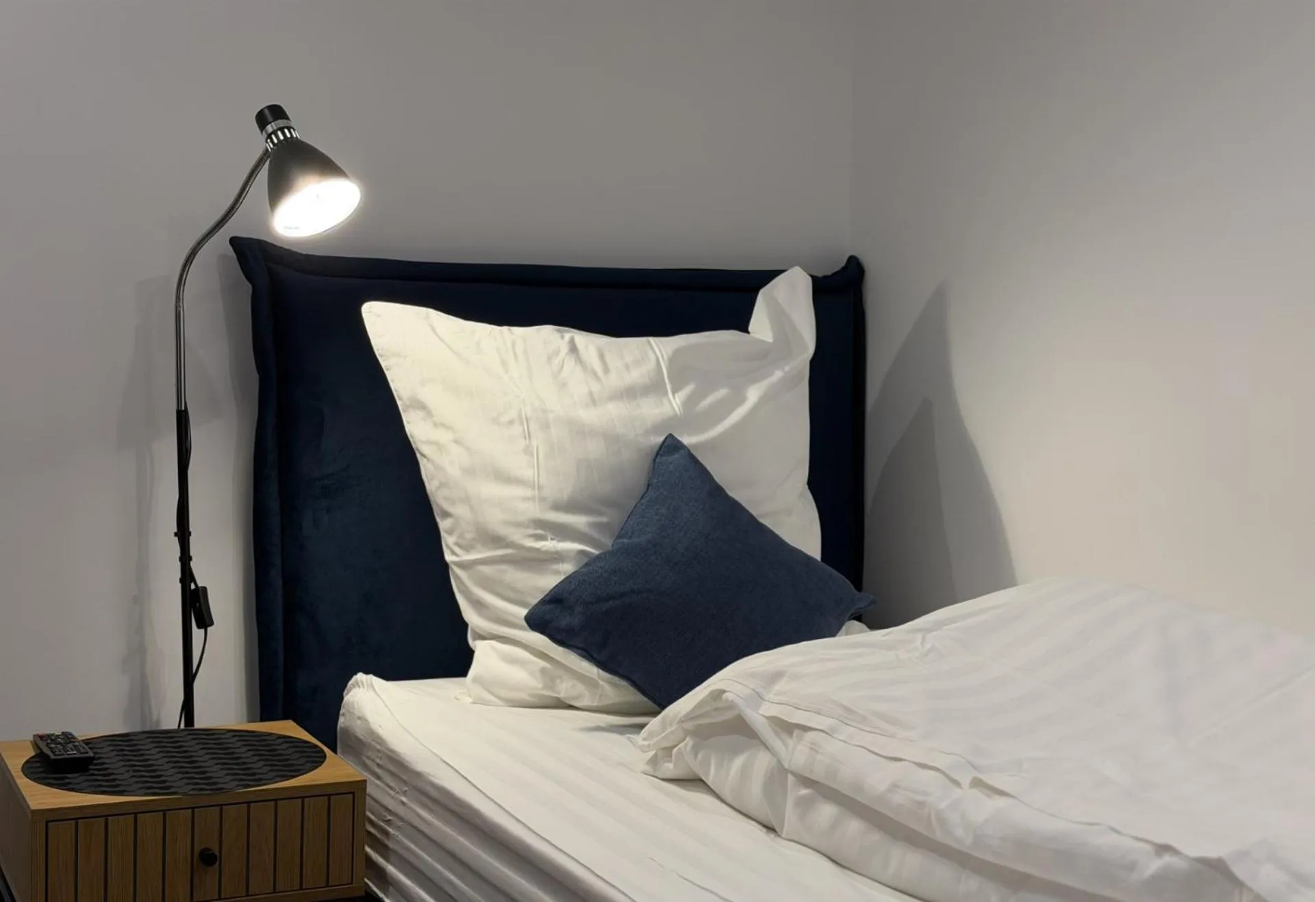 Bed in Hotel Zur Post