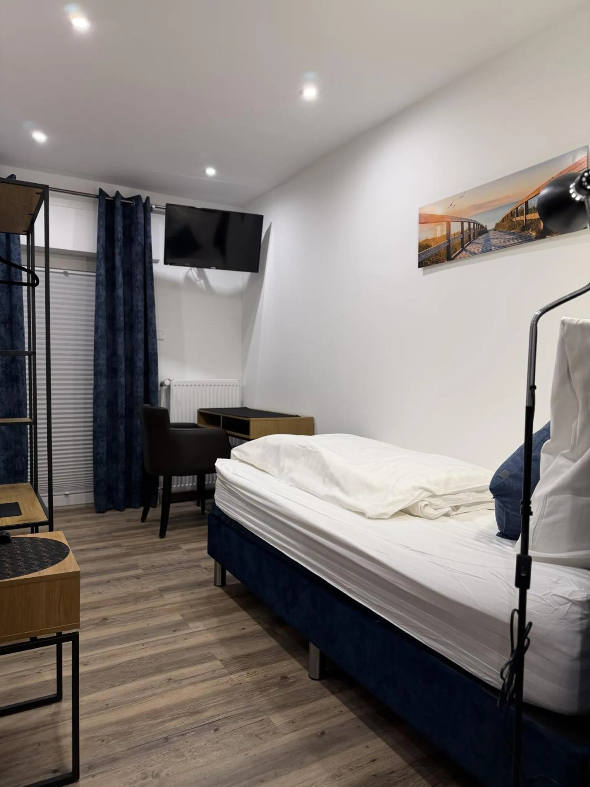 Bed in Hotel Zur Post