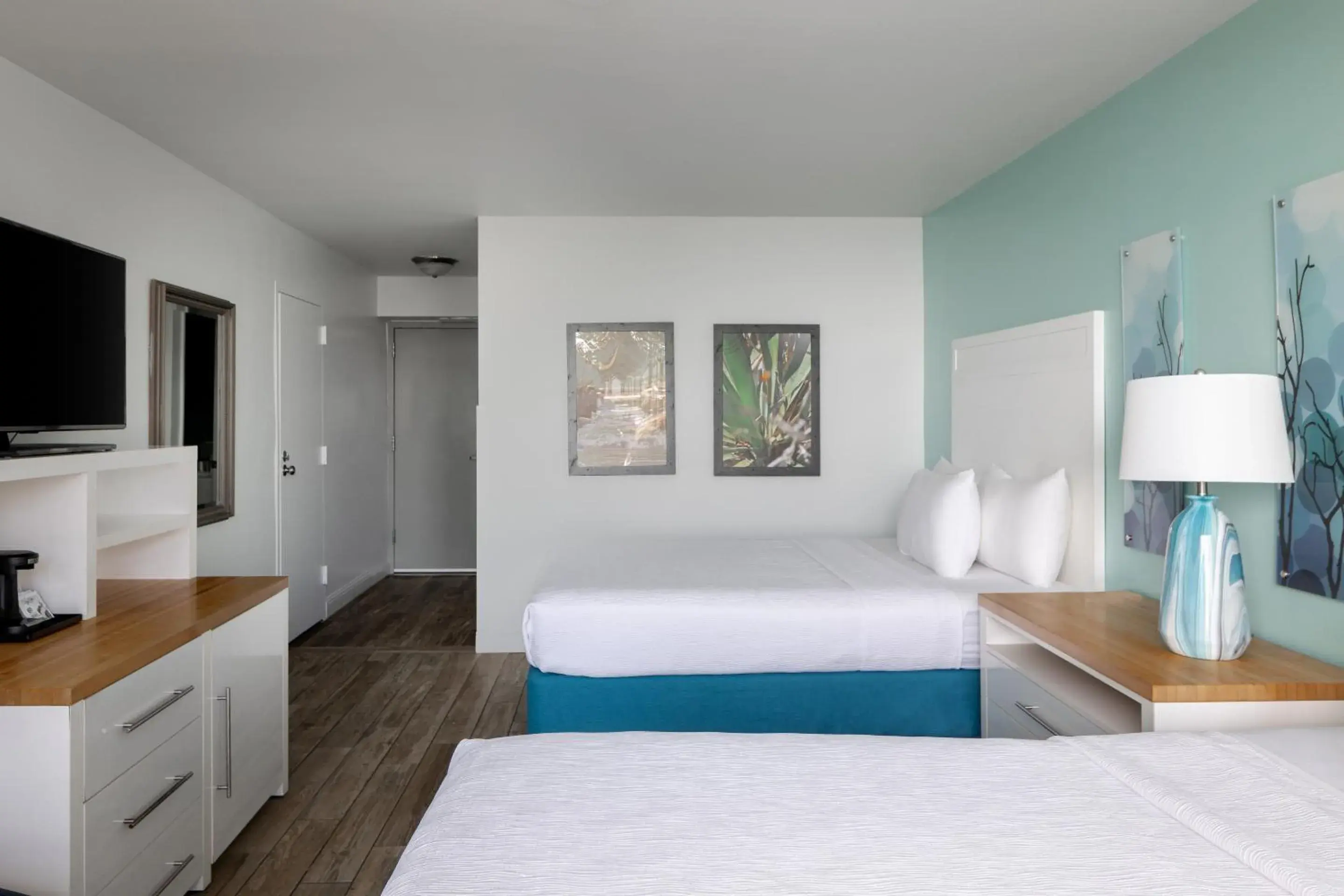 Queen Room with Sea View in Tides Folly Beach, Charleston's Oceanfront Hotel Queen Room with Sea View in Tides Folly Beach, Charleston's Oceanfront Hotel