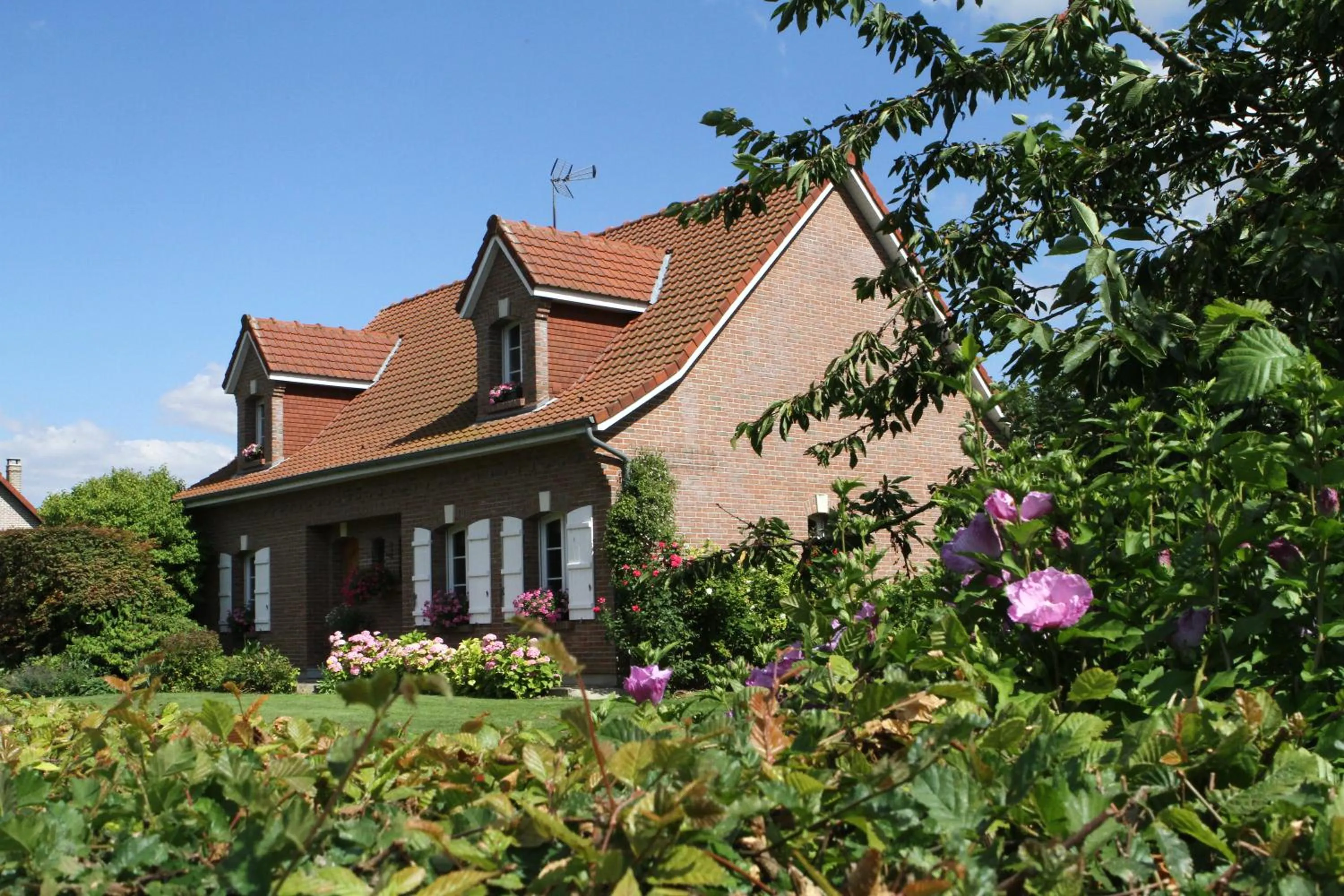 Facade/entrance in le logis du scardon