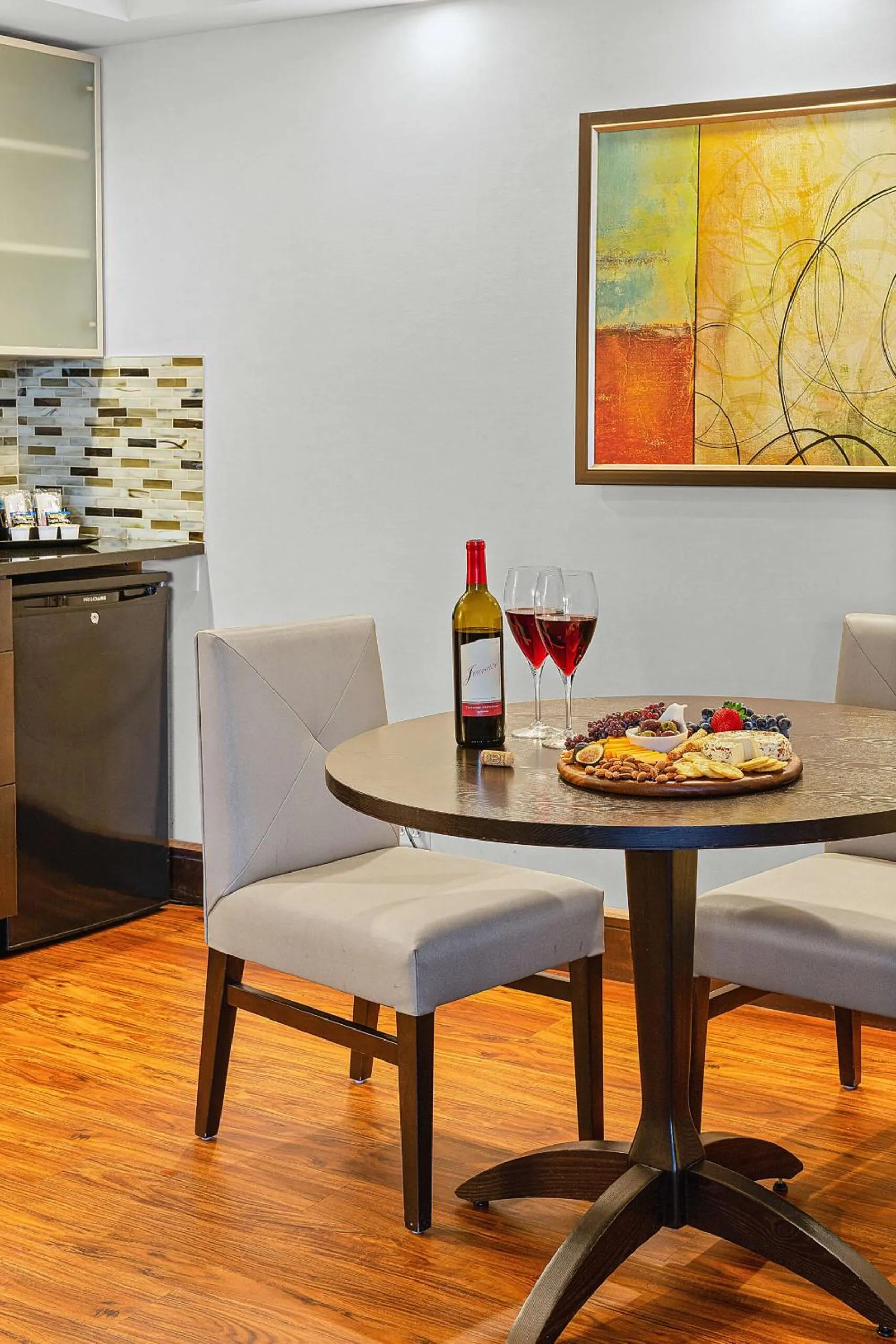 Kitchen or kitchenette in The Armon Stamford Hotel & Conference Center