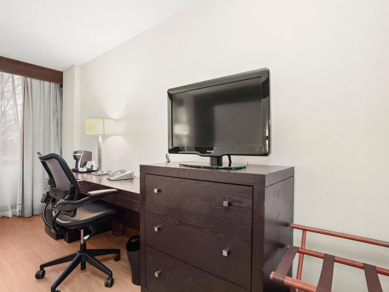 TV and multimedia in The Armon Stamford Hotel & Conference Center