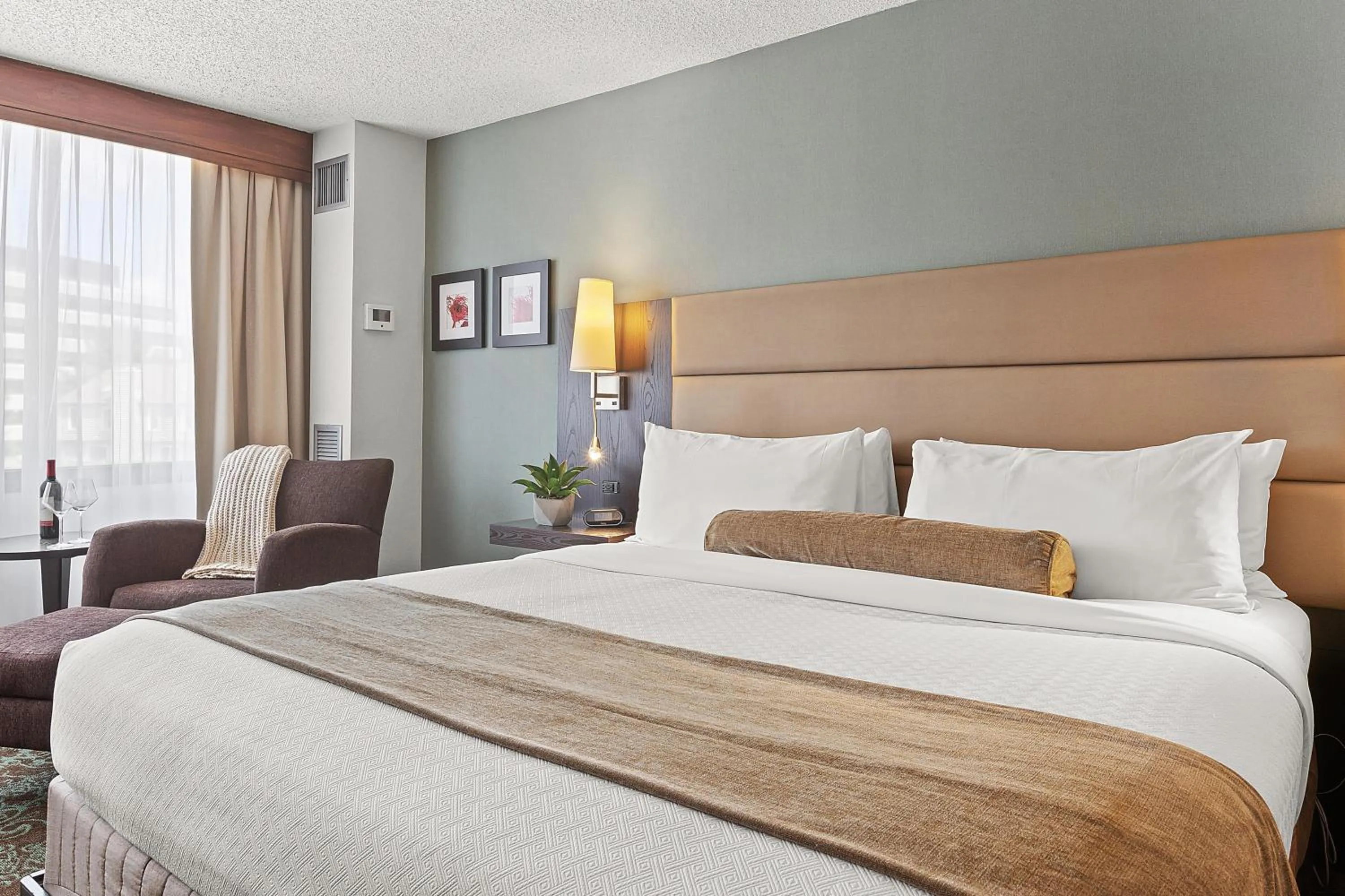 Bedroom, Bed in The Armon Stamford Hotel & Conference Center