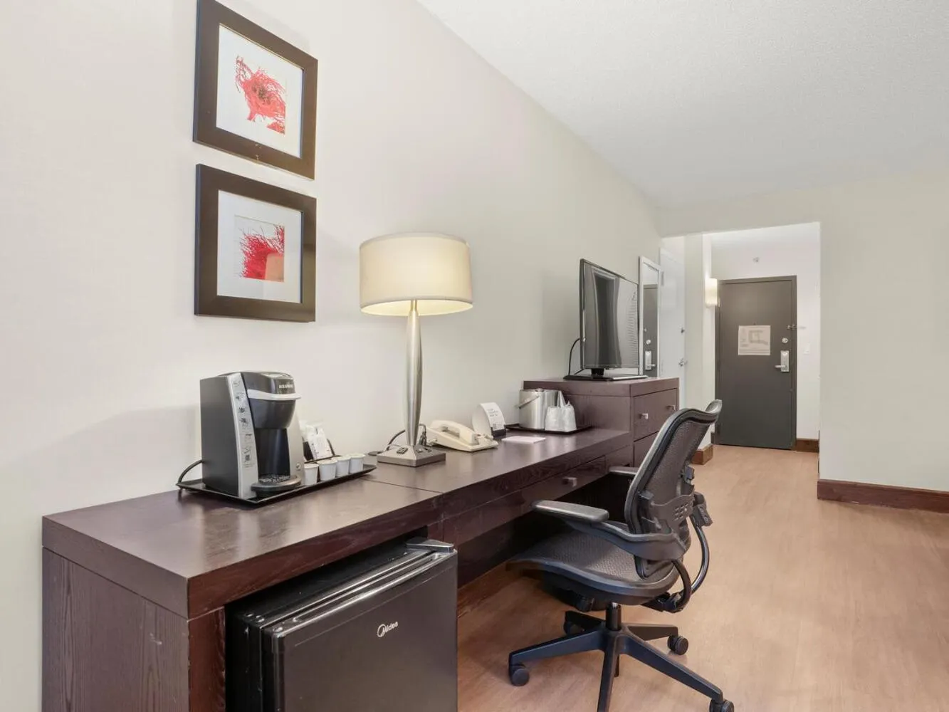 TV and multimedia in The Armon Stamford Hotel & Conference Center