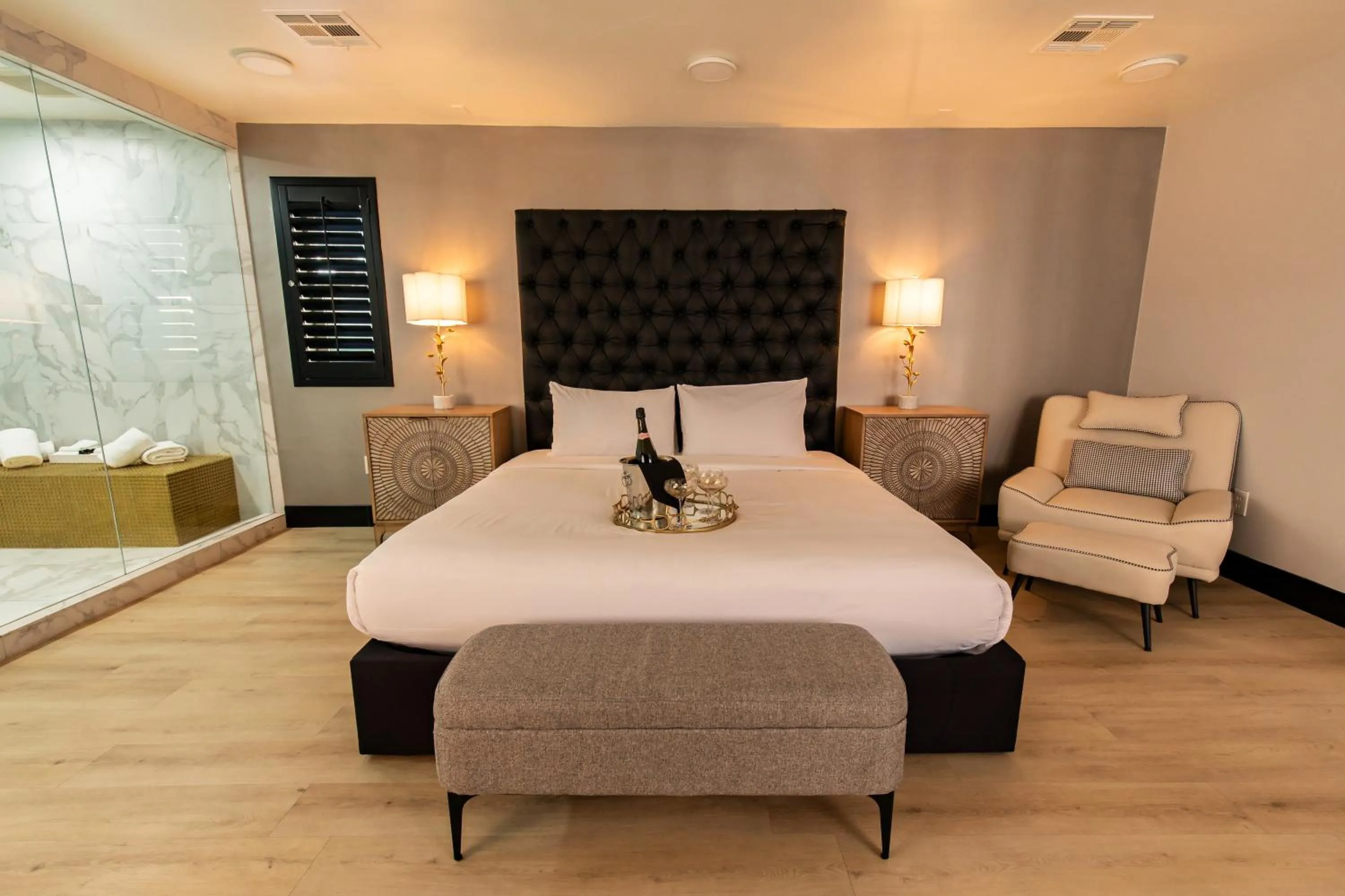 Bedroom, Bed in The Lexi Las Vegas