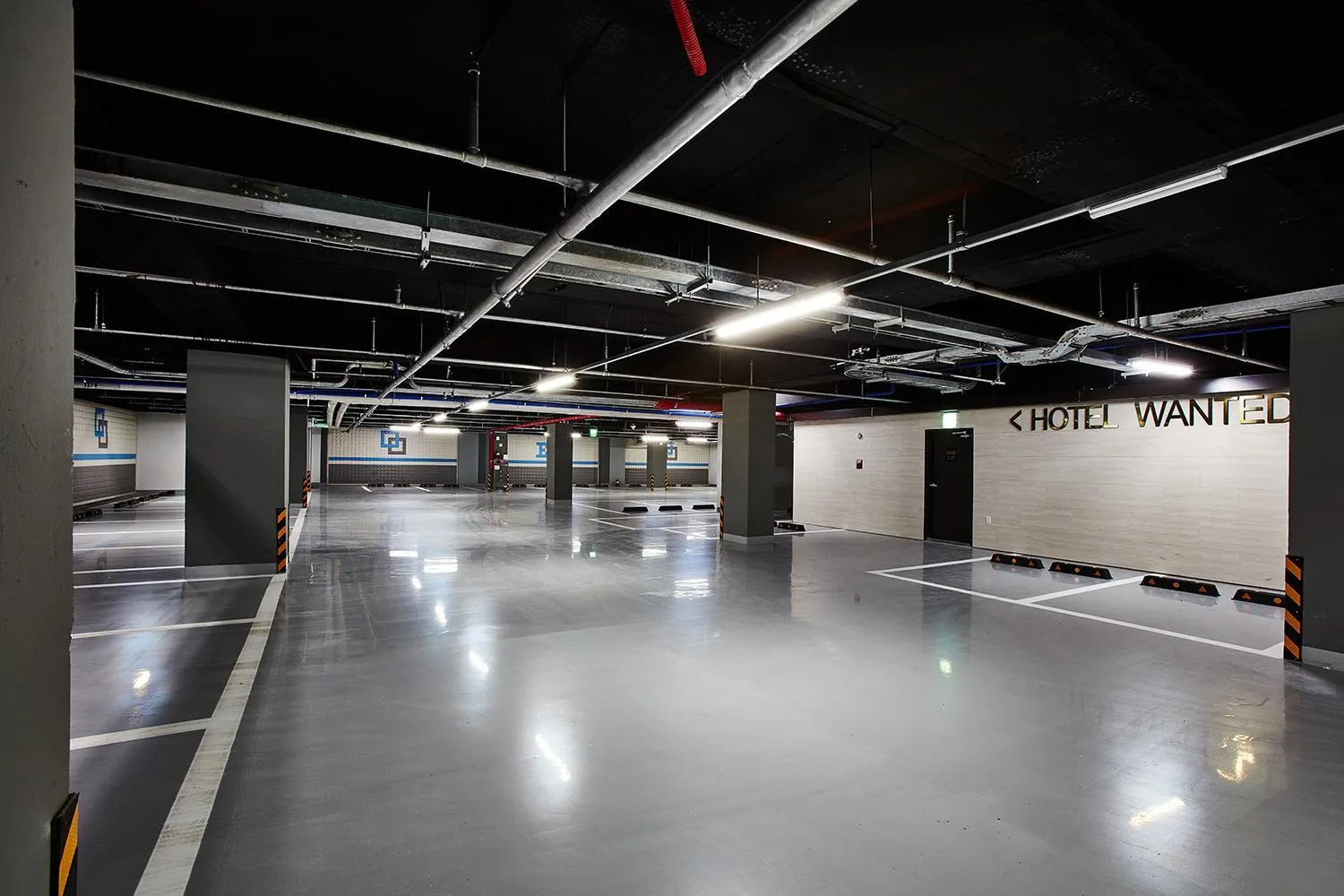 Parking in Hotel Wanted