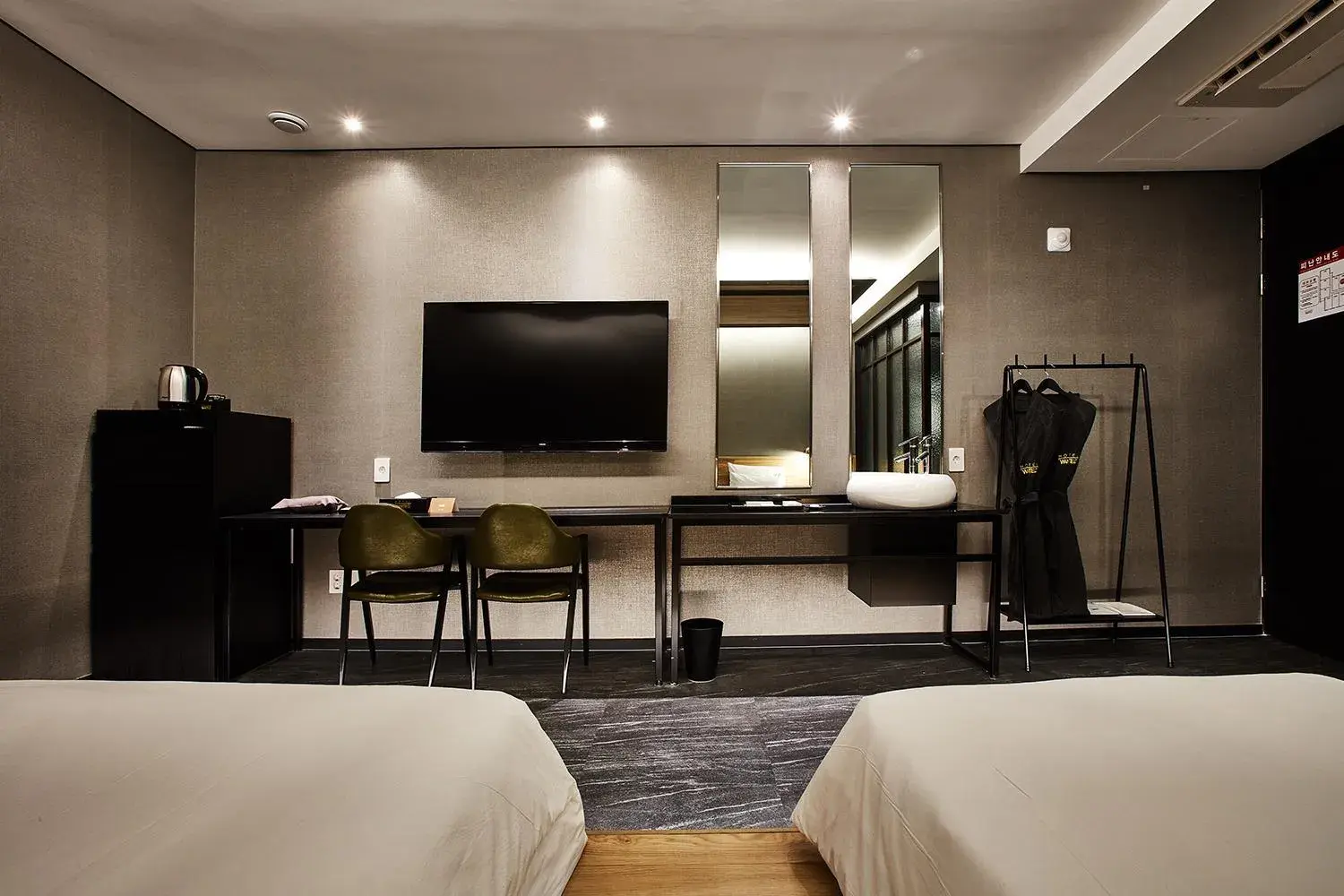 Deluxe Family Room in Hotel Wanted Deluxe Family Room in Hotel Wanted