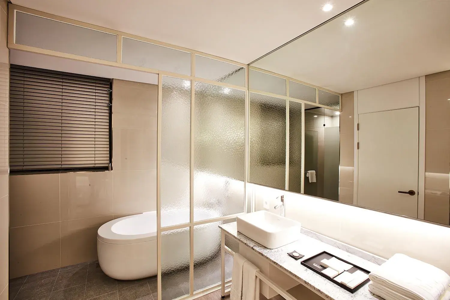 Deluxe King Room in Hotel Wanted Deluxe King Room in Hotel Wanted