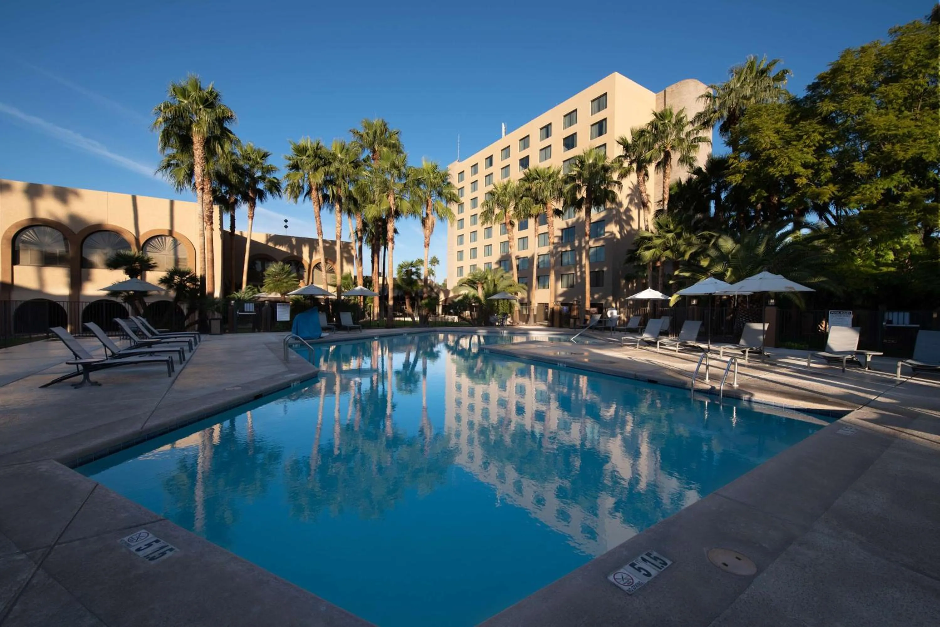 Swimming pool in DoubleTree by Hilton Tucson-Reid Park