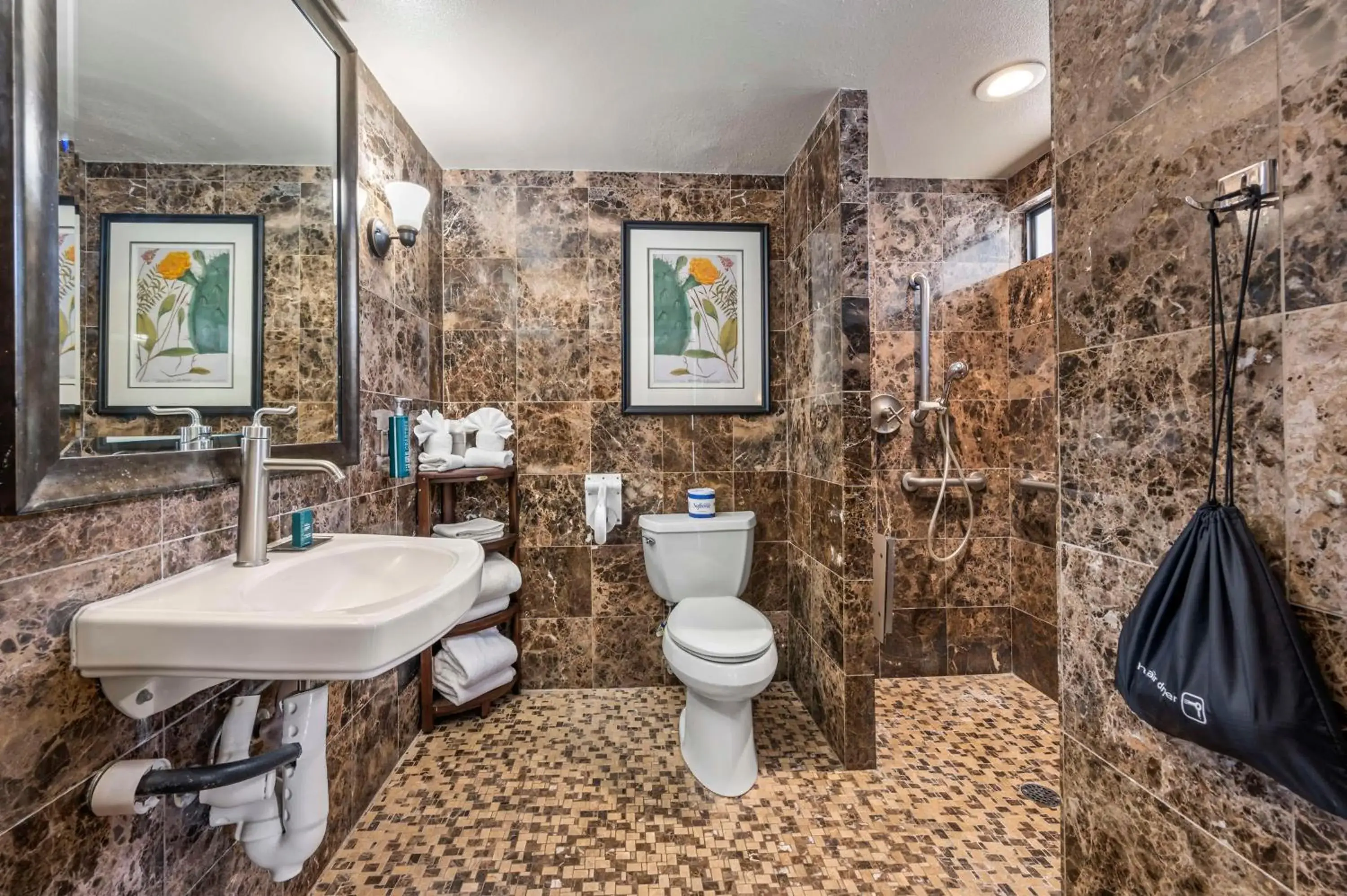 Queen Room with Two Queen Beds and Roll-In Shower - Mobility Accessible in DoubleTree by Hilton Tucson-Reid Park Queen Room with Two Queen Beds and Roll-In Shower - Mobility Accessible in DoubleTree by Hilton Tucson-Reid Park