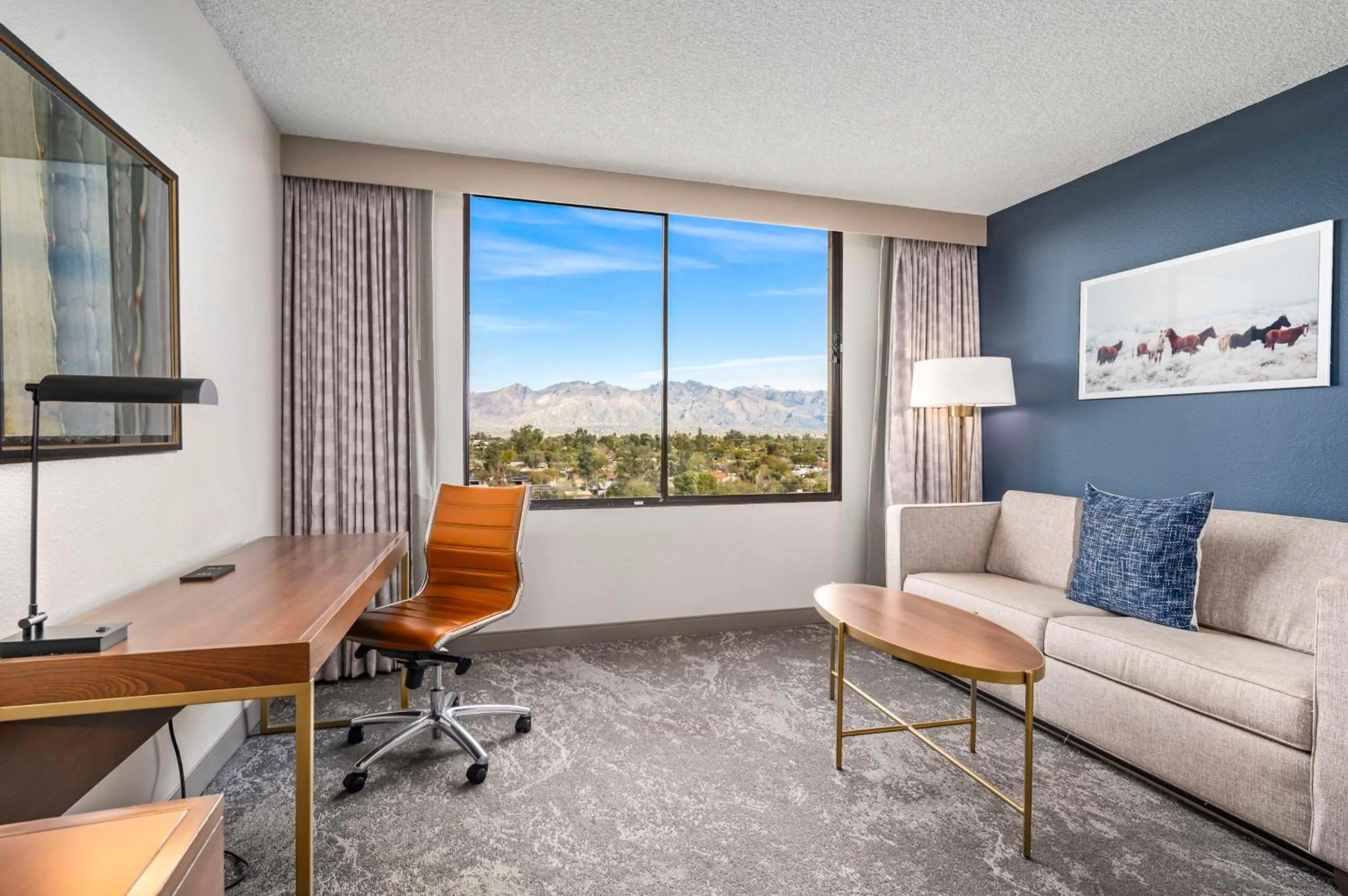 Living room in DoubleTree by Hilton Tucson-Reid Park