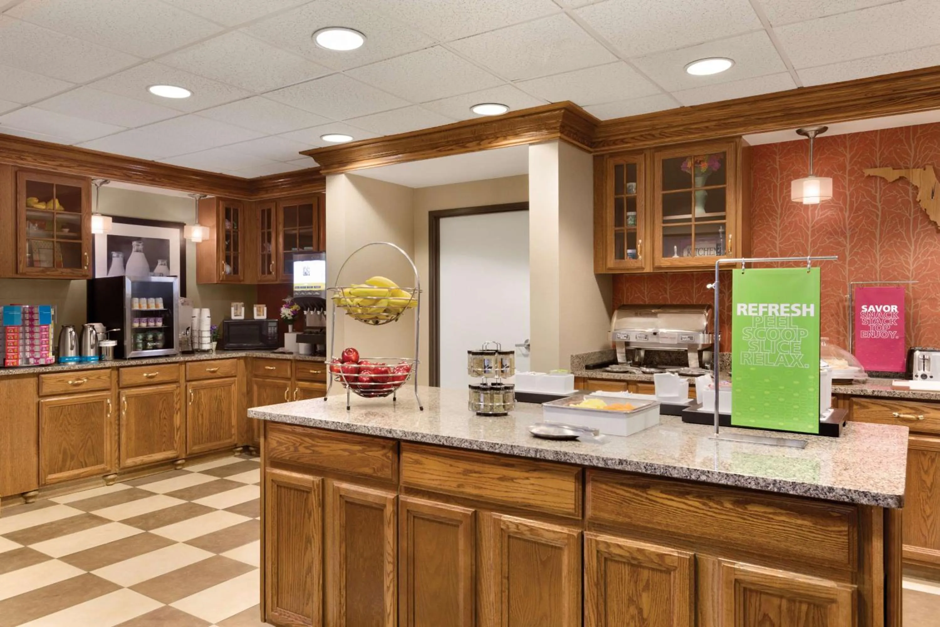 Dining area in Hampton Inn & Suites Tarpon Springs
