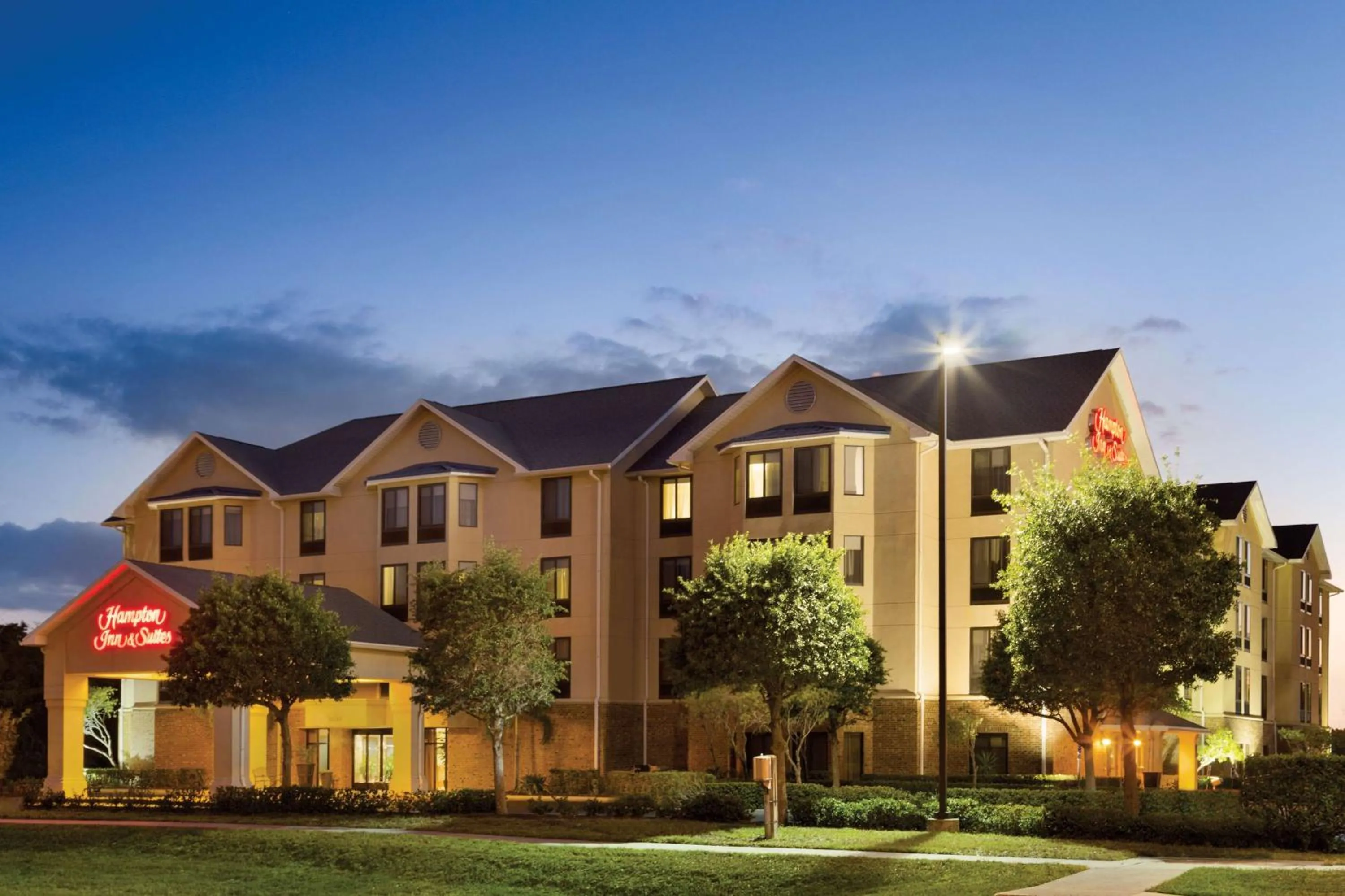 Property building in Hampton Inn & Suites Tarpon Springs