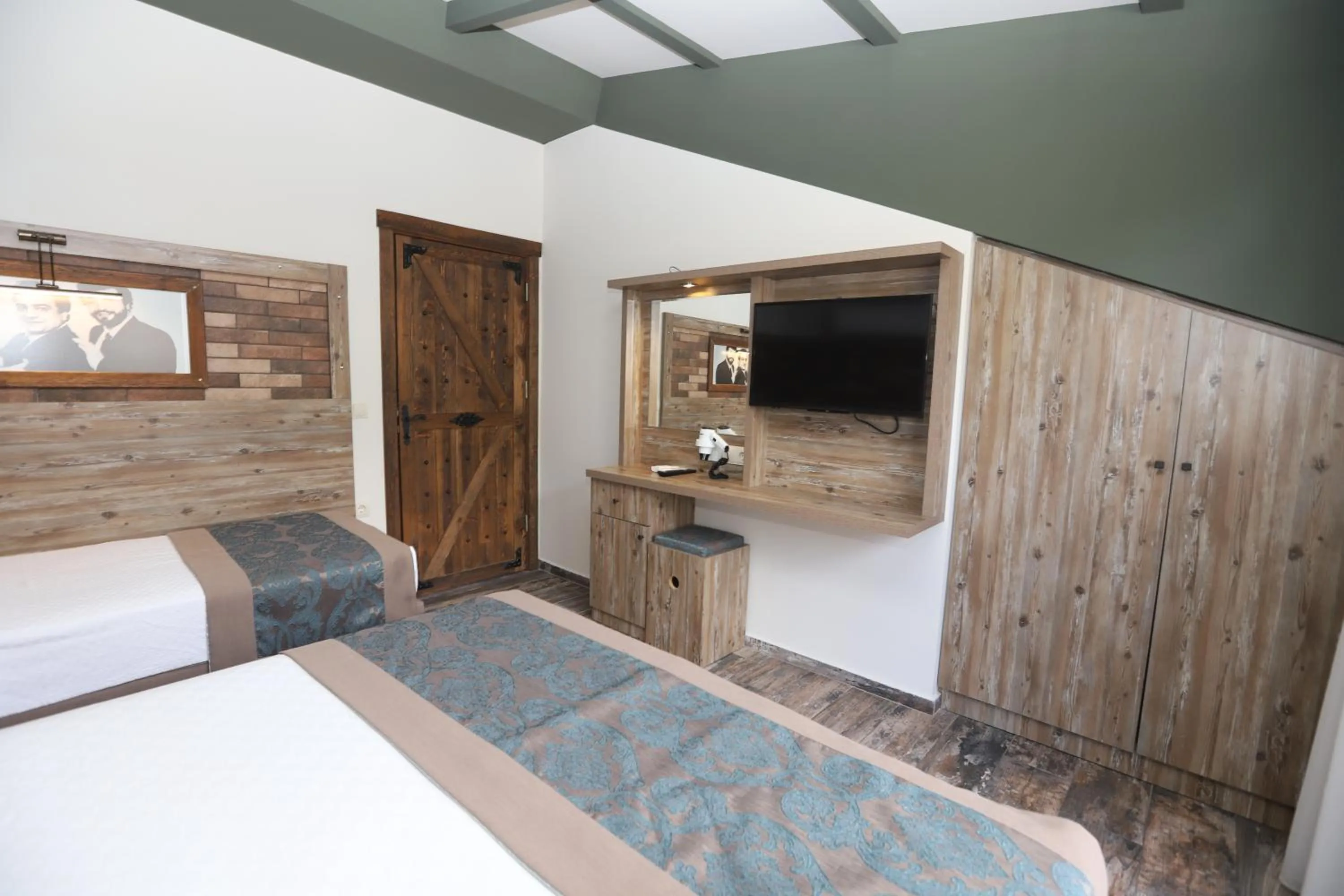 Bed in THE SARIGERME INN