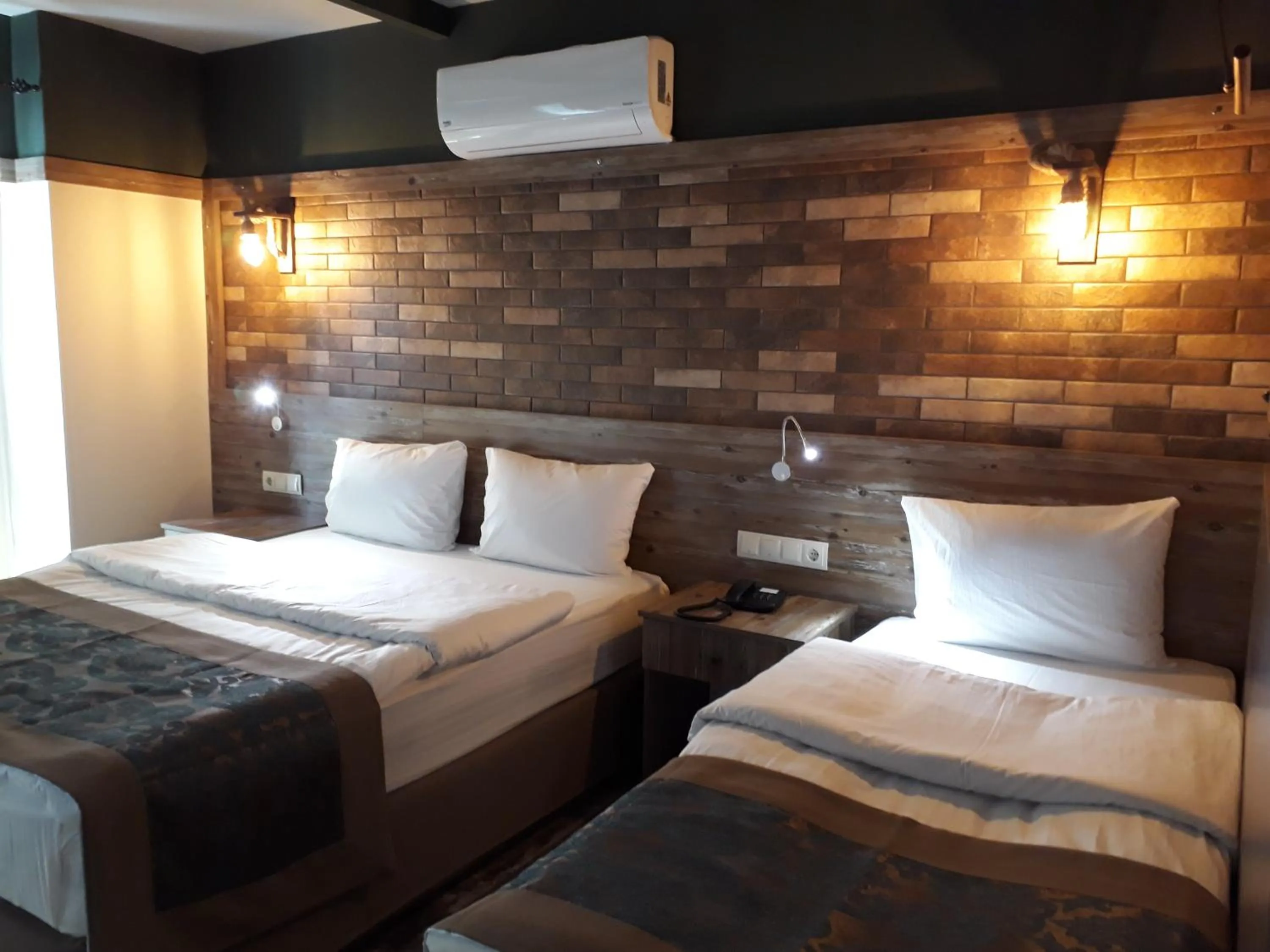 Bed in THE SARIGERME INN