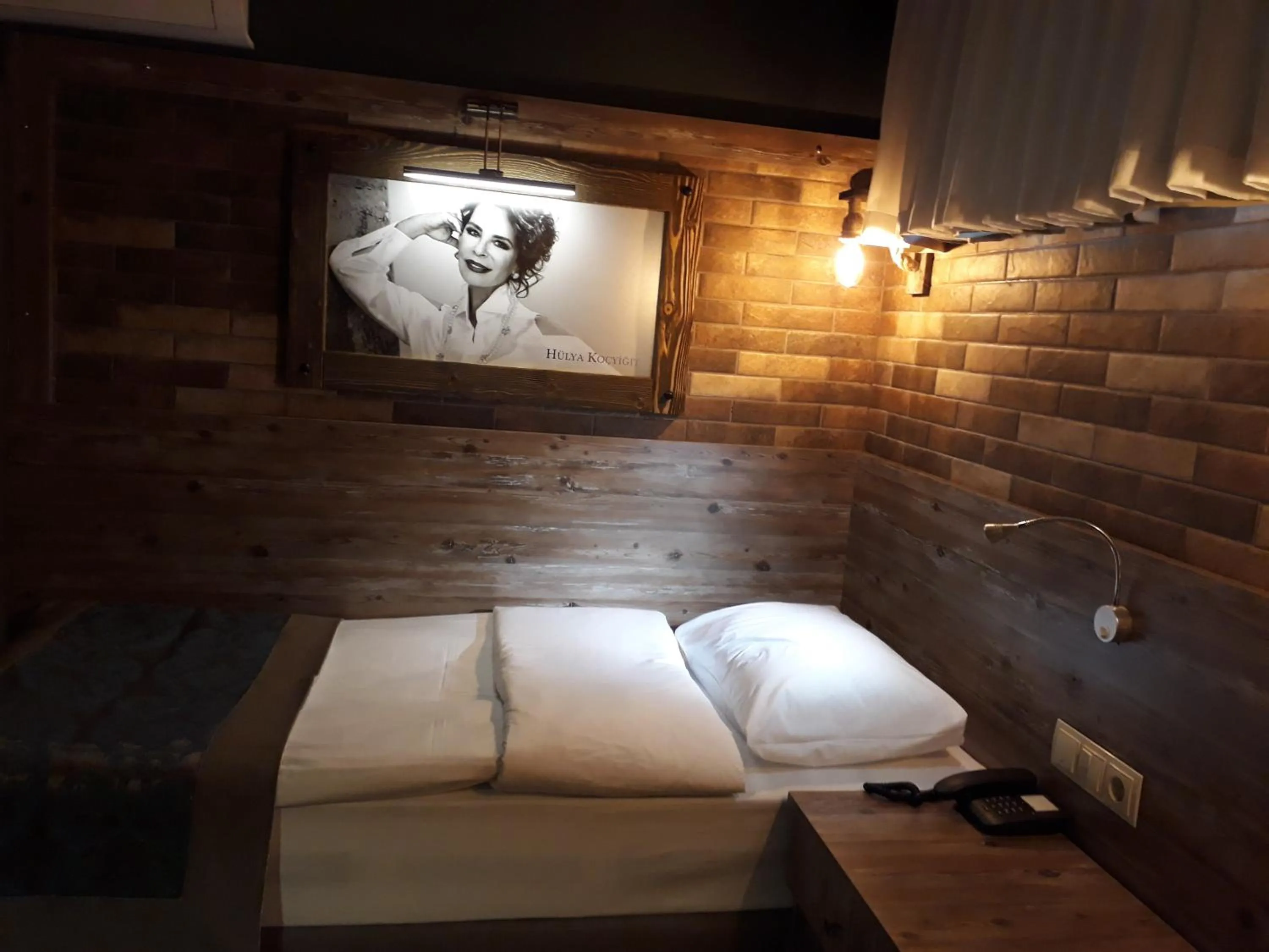 Bed in THE SARIGERME INN