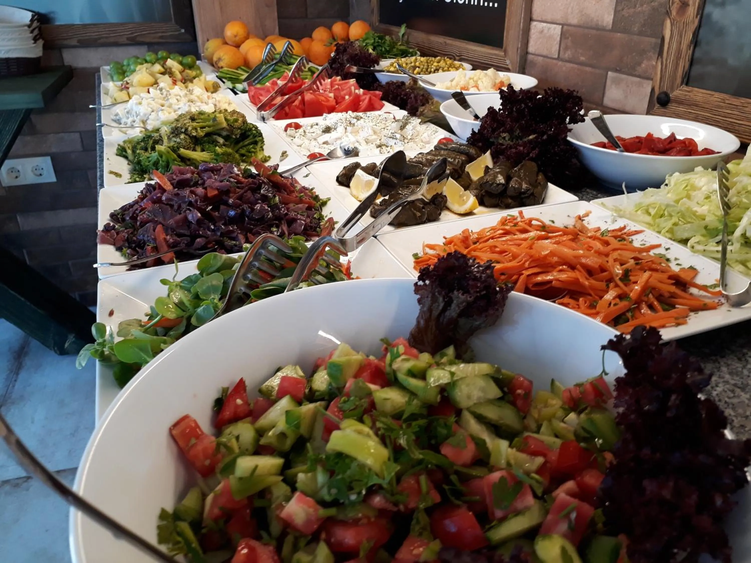 Restaurant/places to eat in THE SARIGERME INN