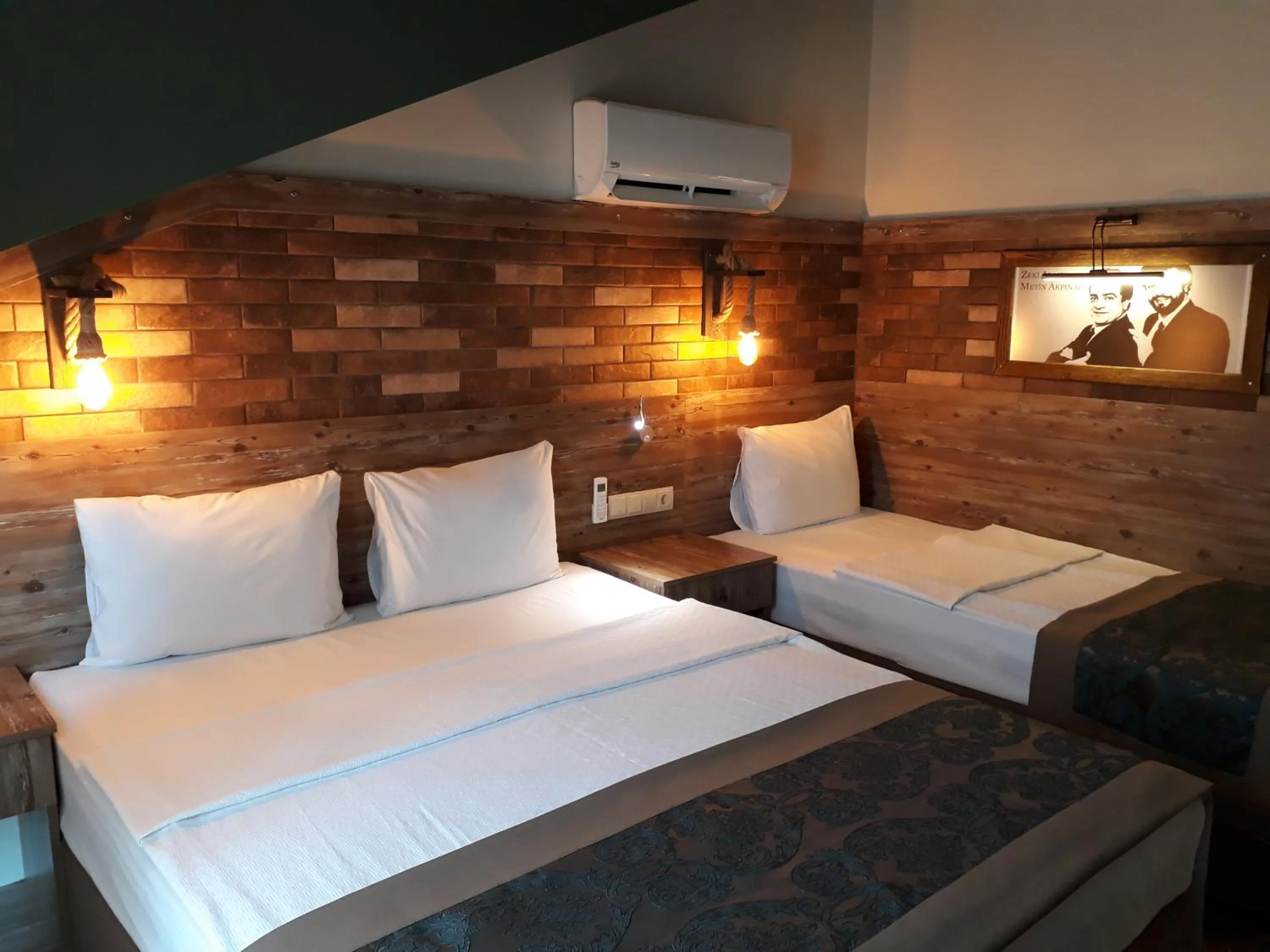 Bed in THE SARIGERME INN