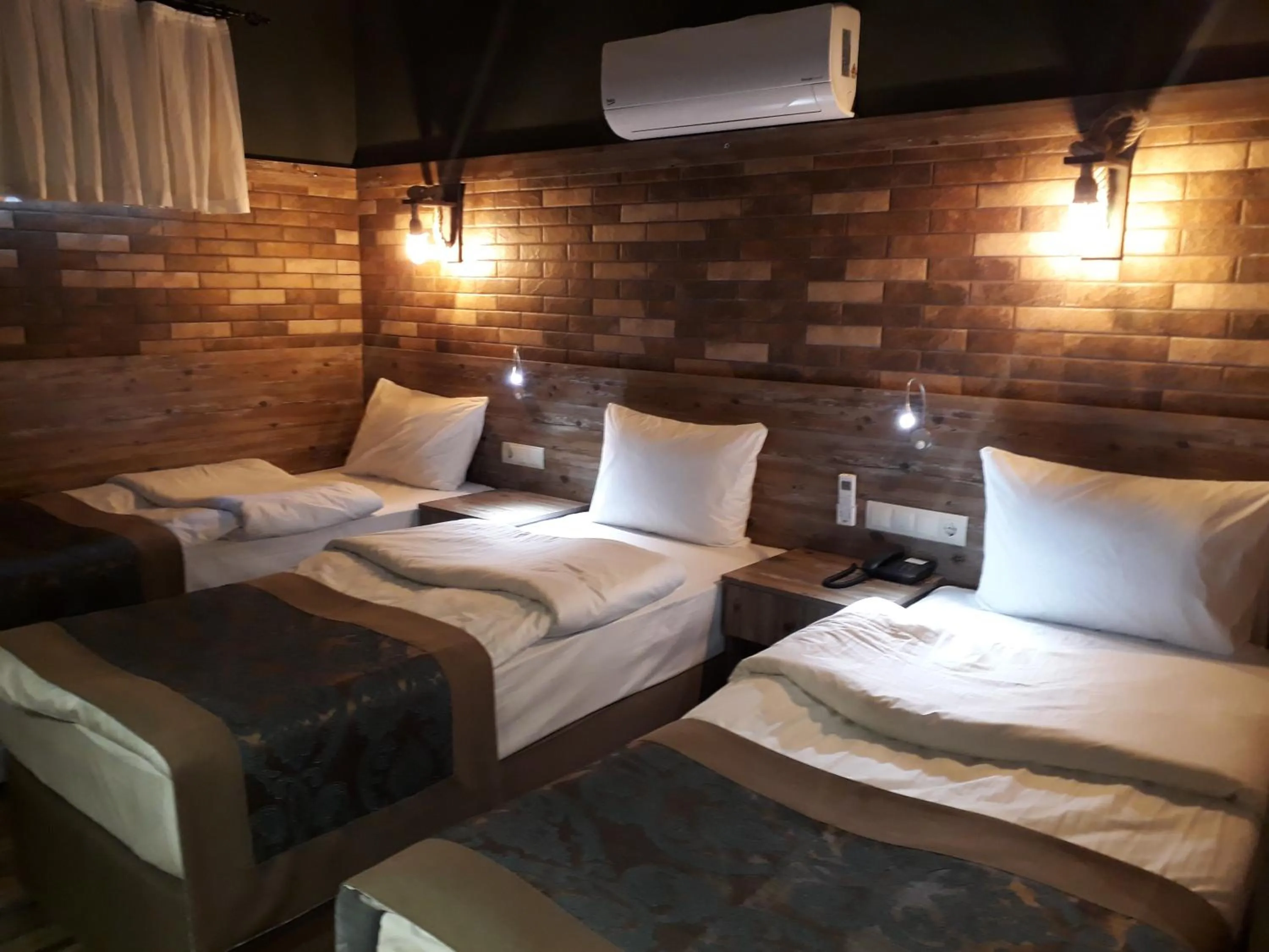 Bed in THE SARIGERME INN