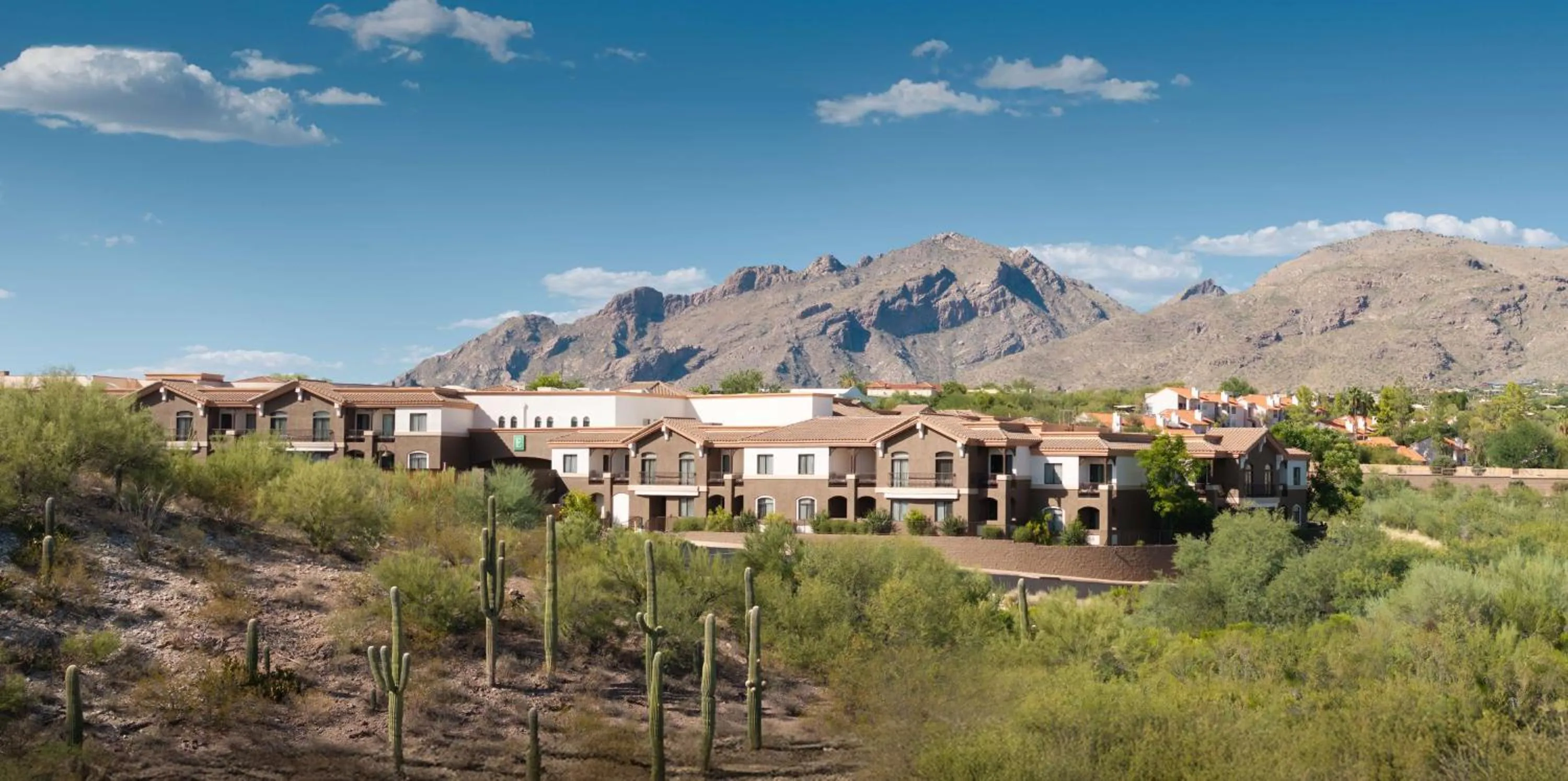 Property building in Embassy Suites Tucson - Paloma Village