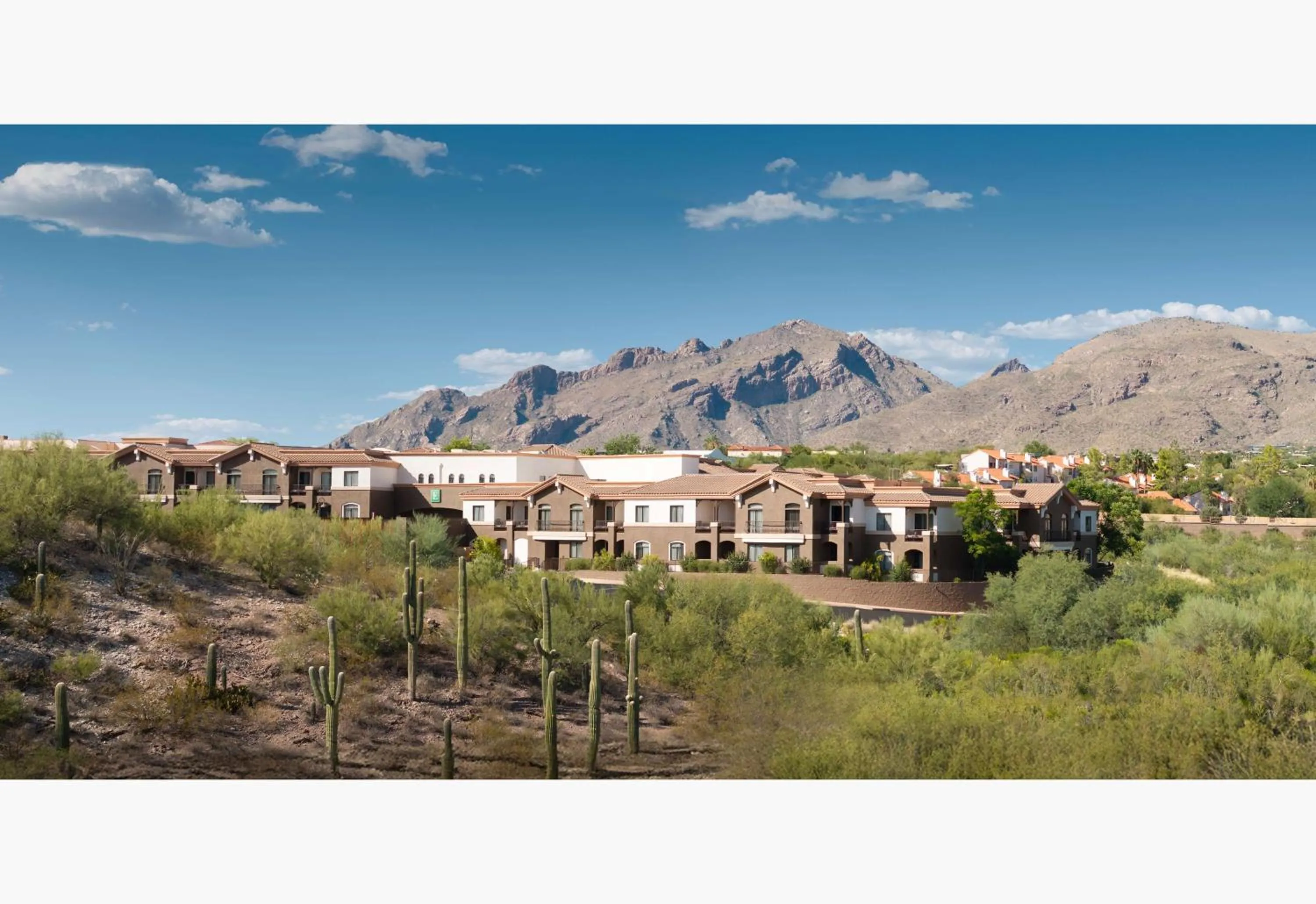 Property building in Embassy Suites Tucson - Paloma Village